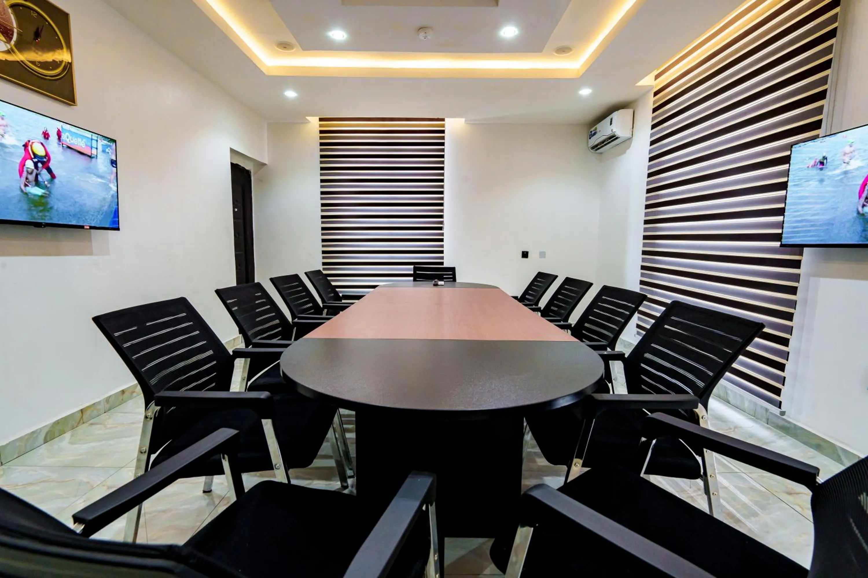 Meeting/conference room in Roston Hotels