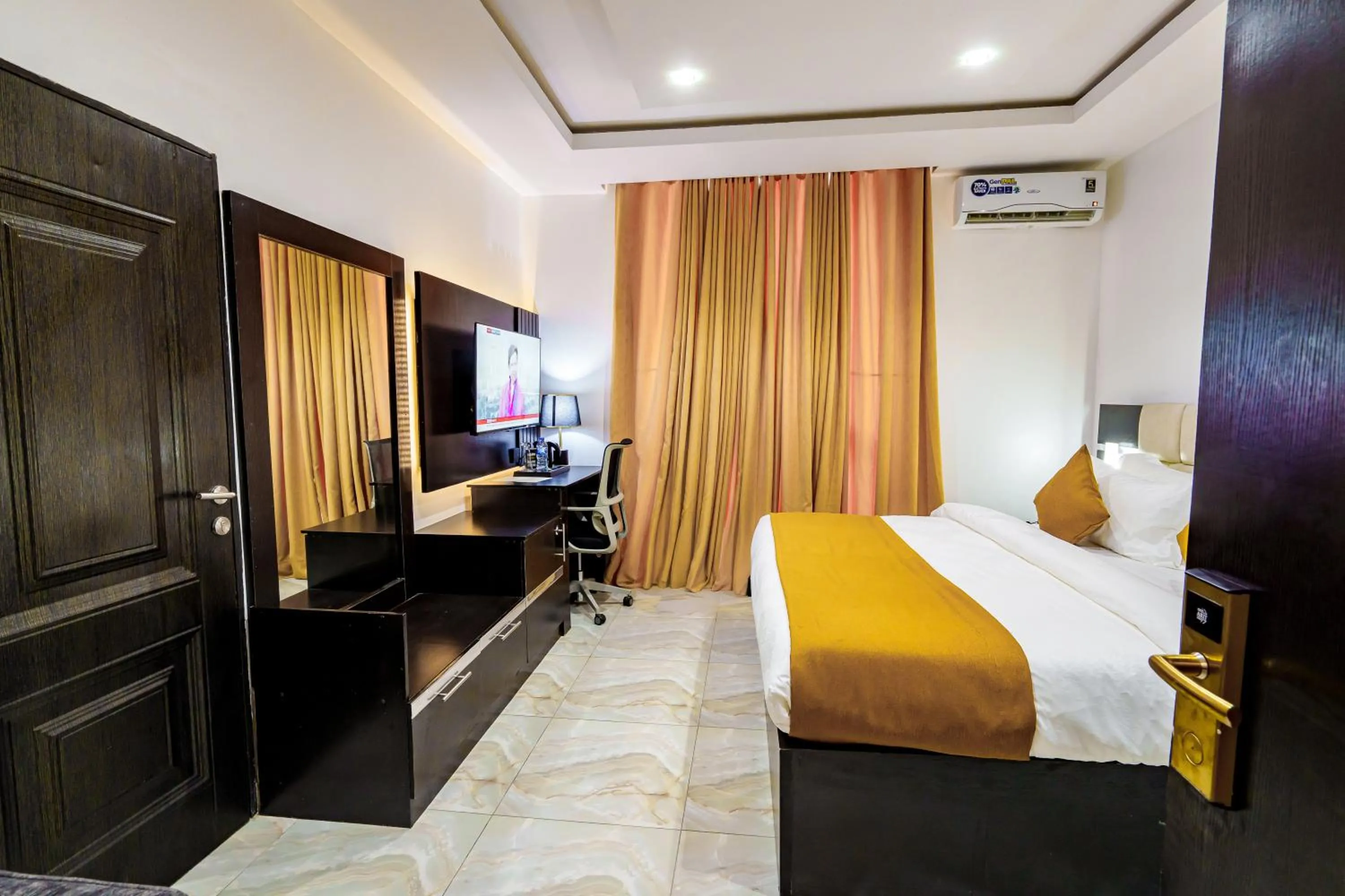 Bedroom, Bed in Roston Hotels