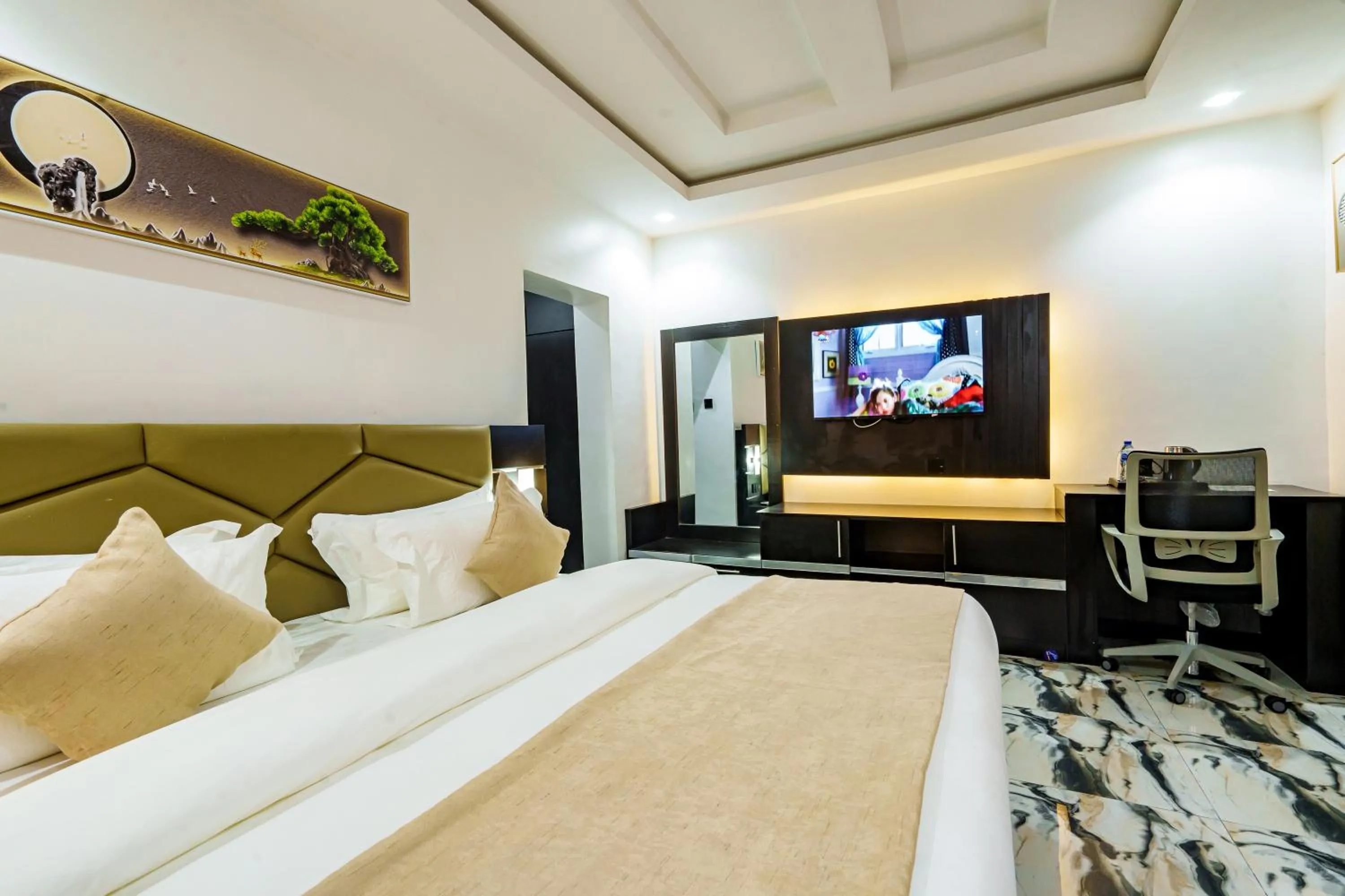 Photo of the whole room, Bed in Roston Hotels