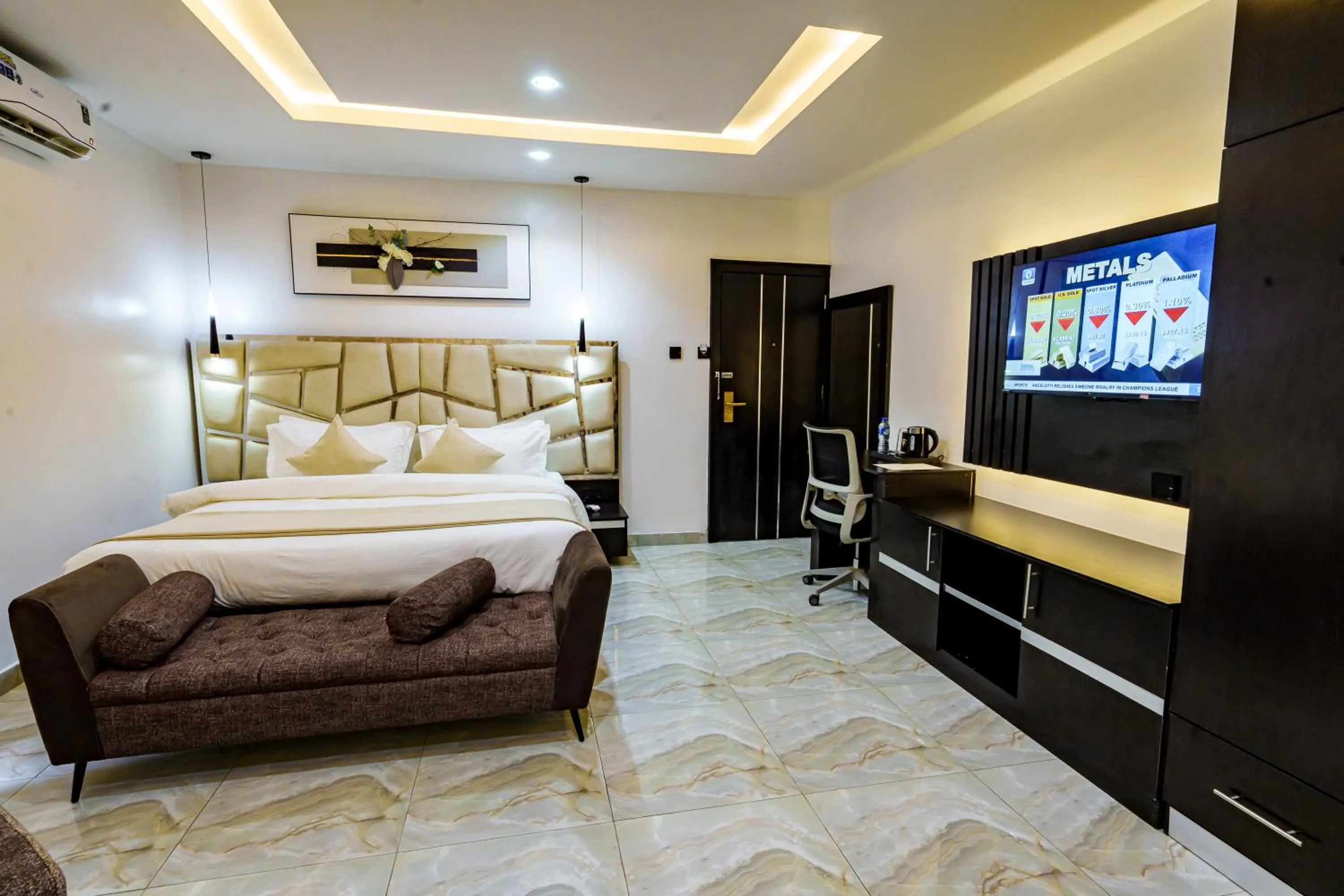 Bedroom, Bed in Roston Hotels