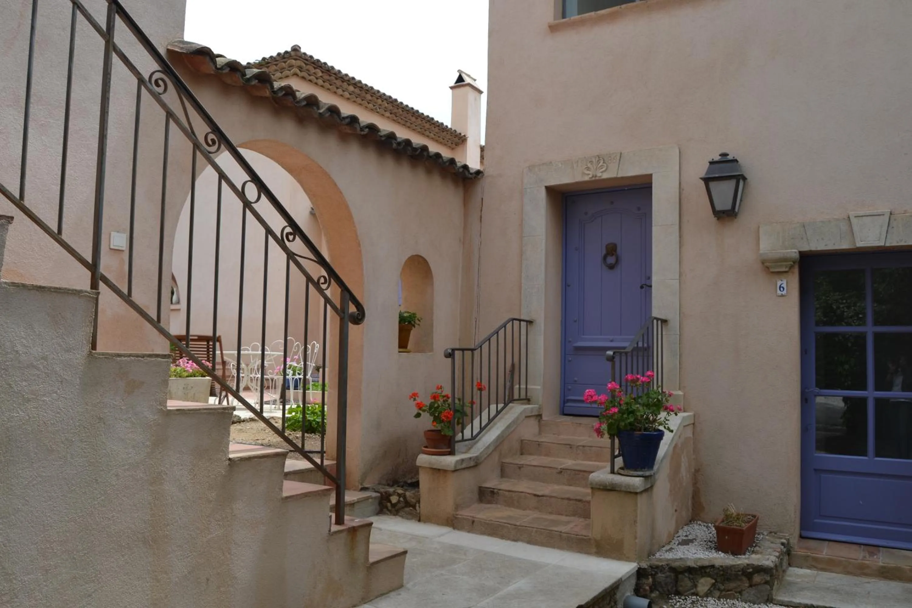 Facade/entrance in Le Mazet des Mûres