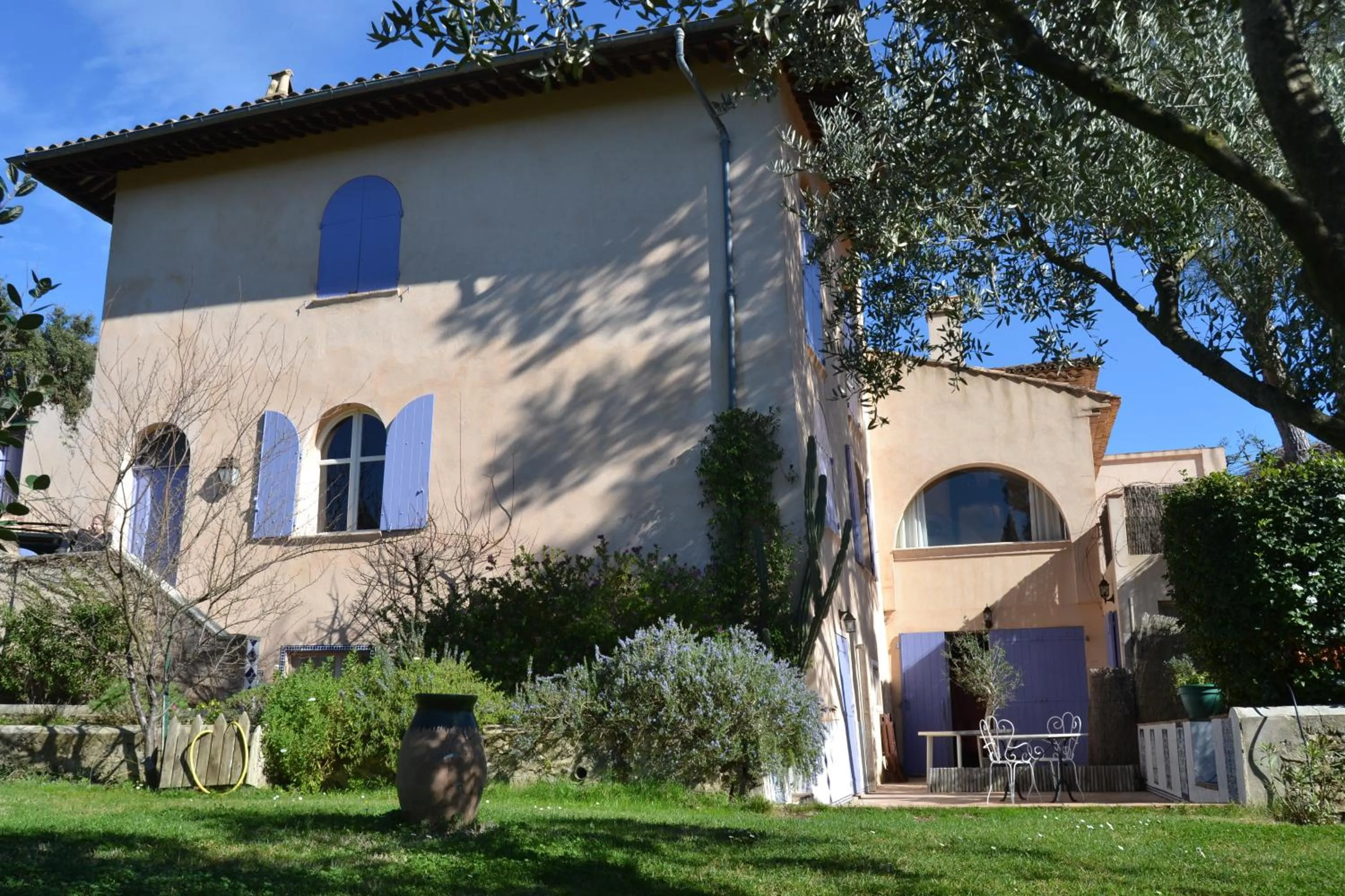 Property building in Le Mazet des Mûres