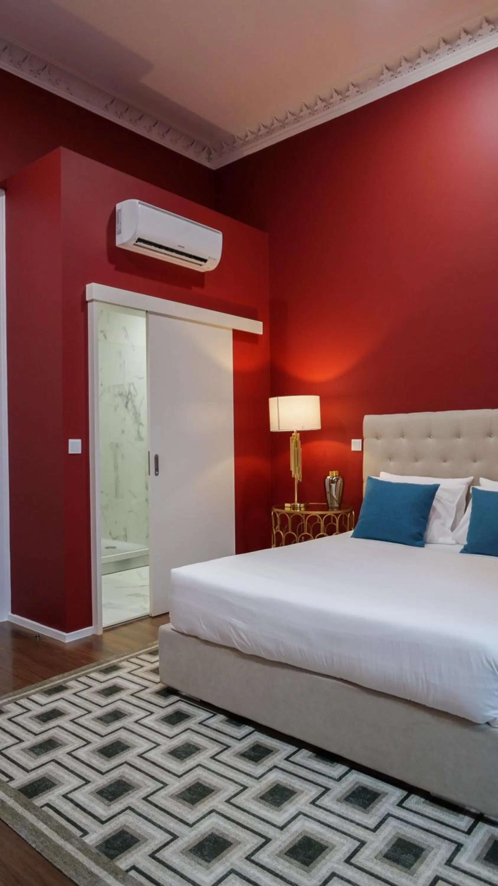 Bed in Charming House - O Mercado