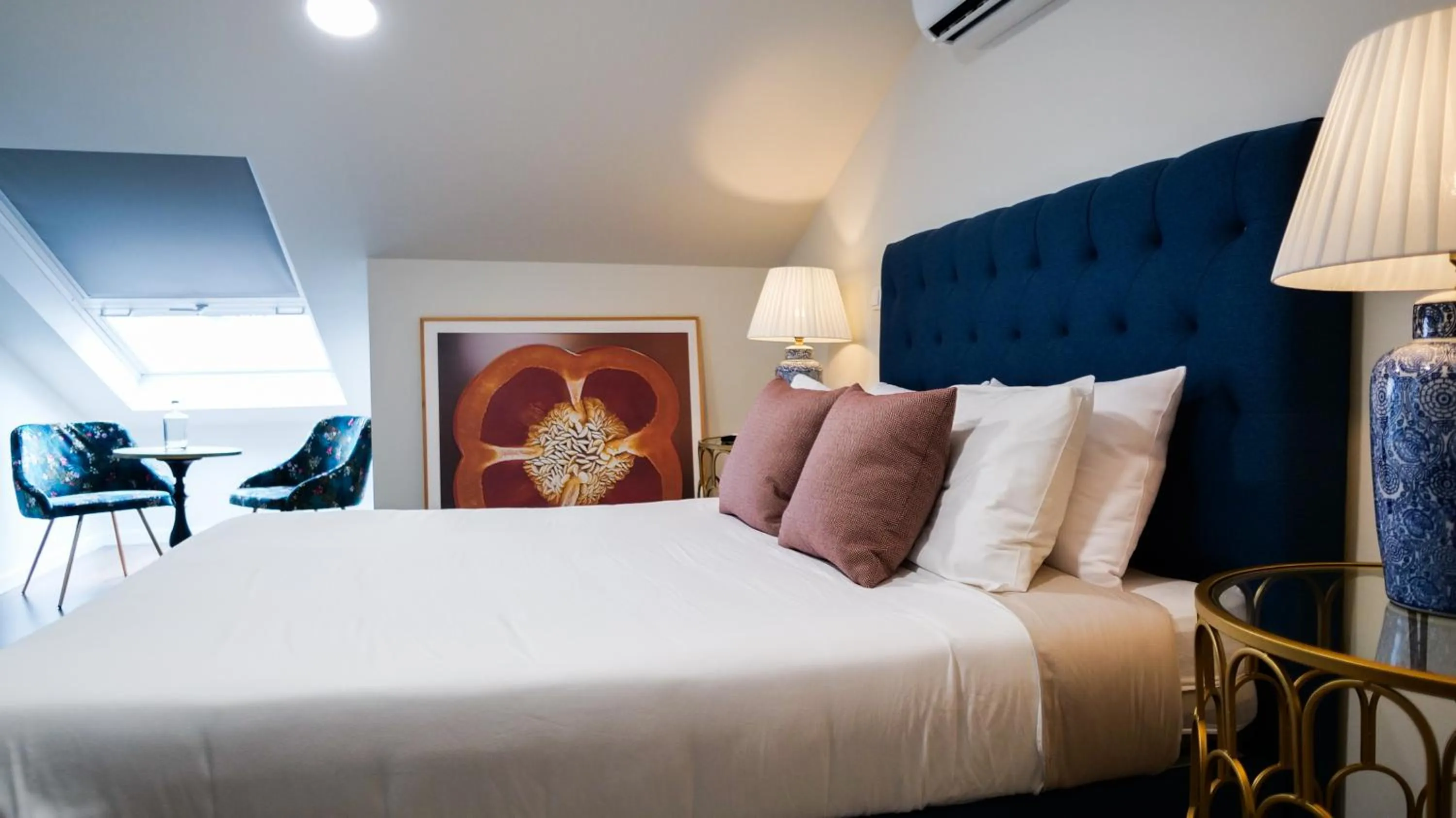 Bed in Charming House - O Mercado