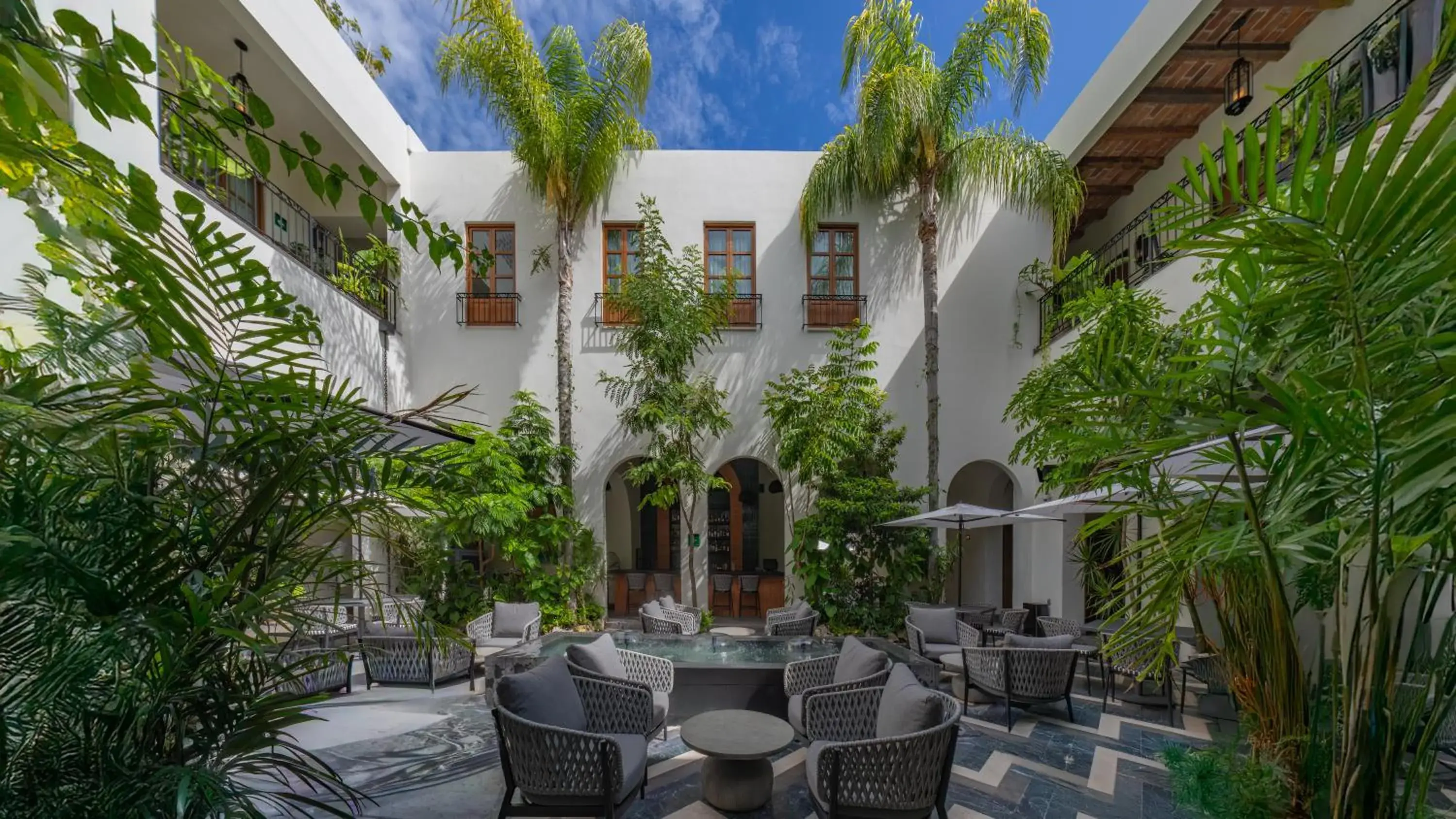 Inner courtyard view in Pueblo Bonito Vantage Centro Histórico Mazatlán Inner courtyard view in Pueblo Bonito Vantage Centro Histórico Mazatlán