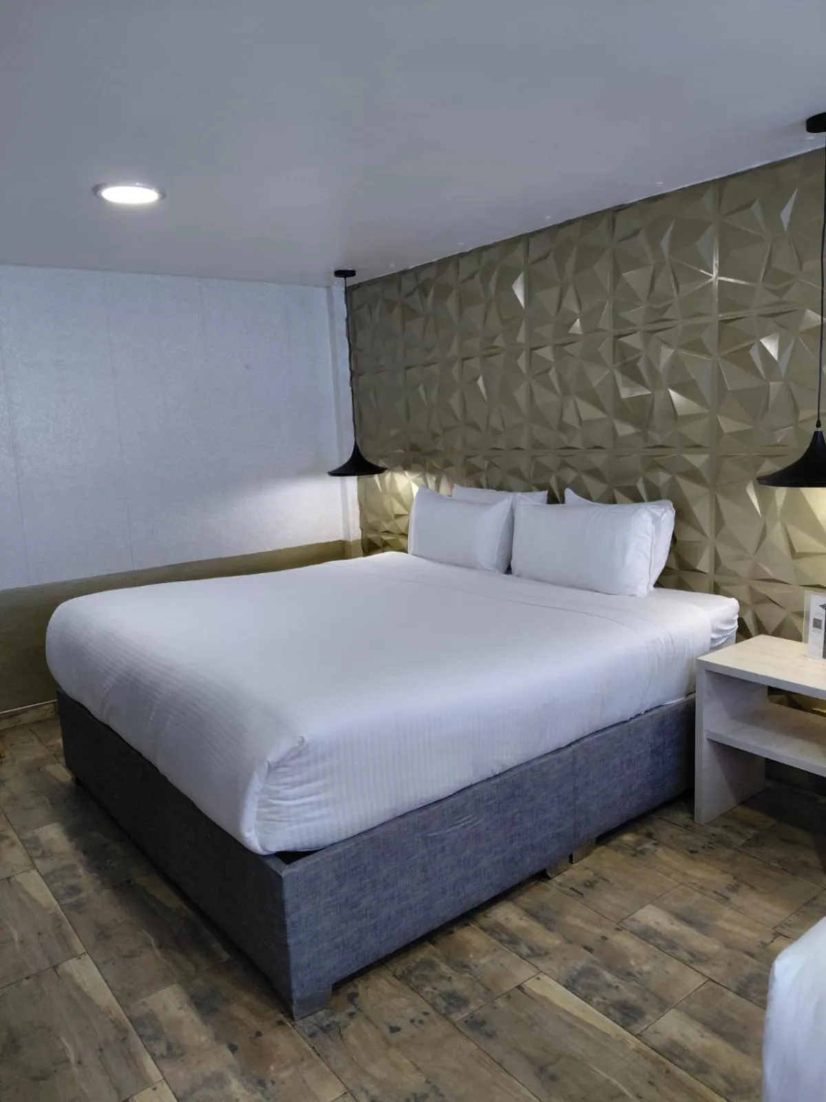 Photo of the whole room, Bed in Hotel American Visa Normandia