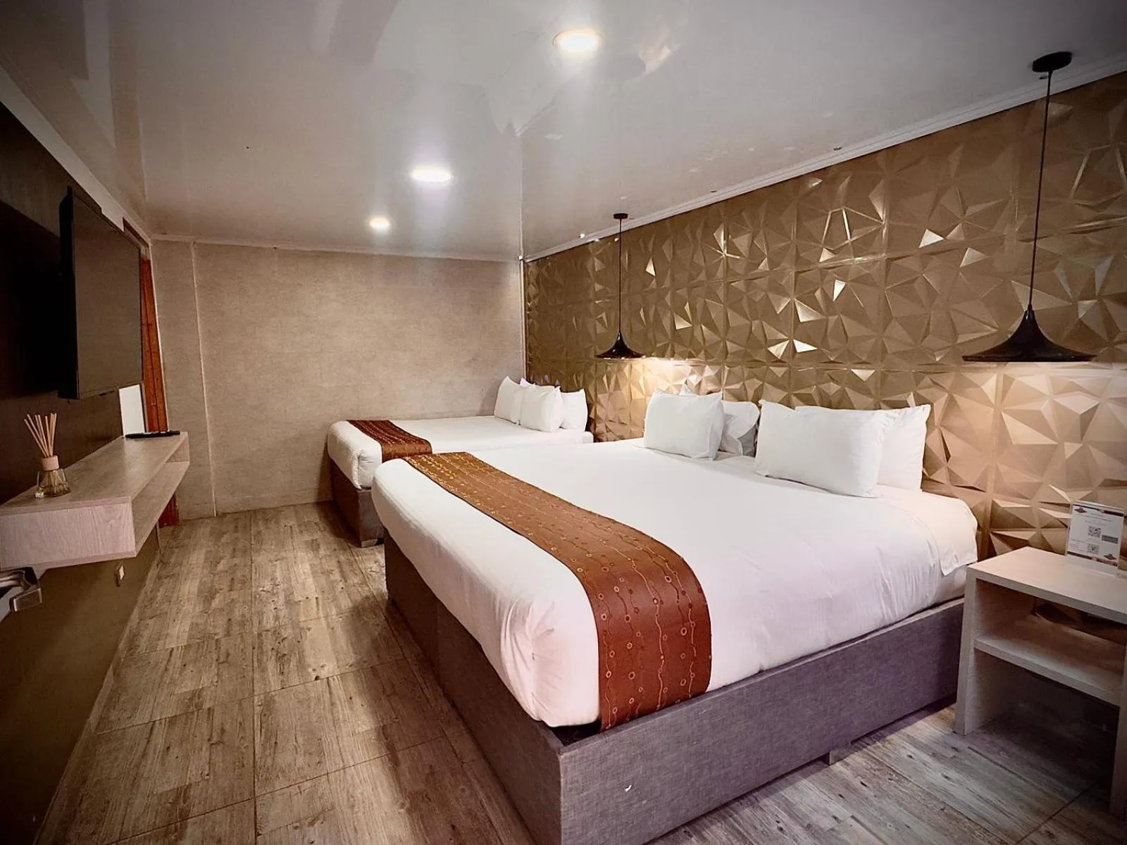 Photo of the whole room, Bed in Hotel American Visa Normandia