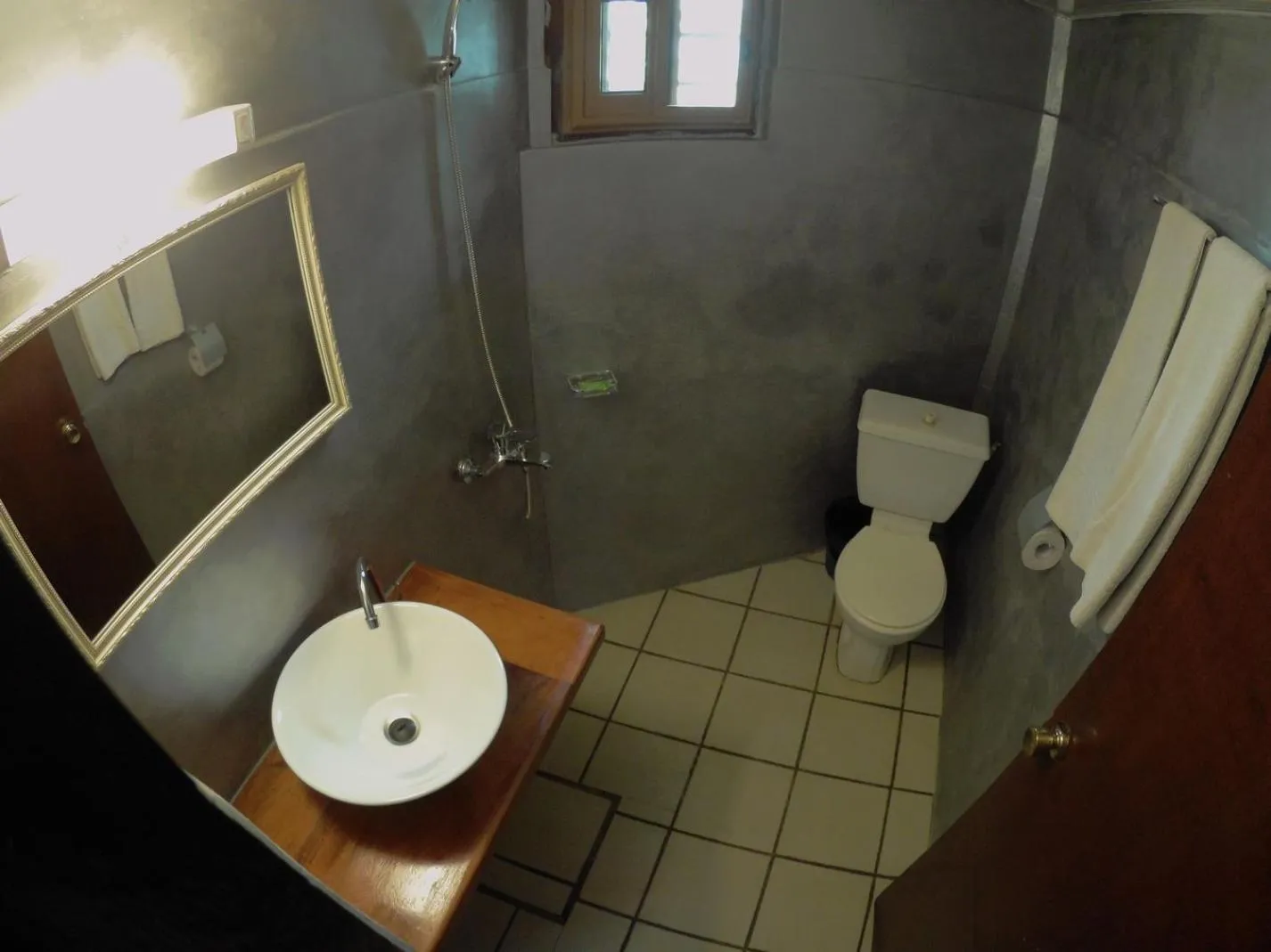 Toilet in Hotel Napoleon Lagune