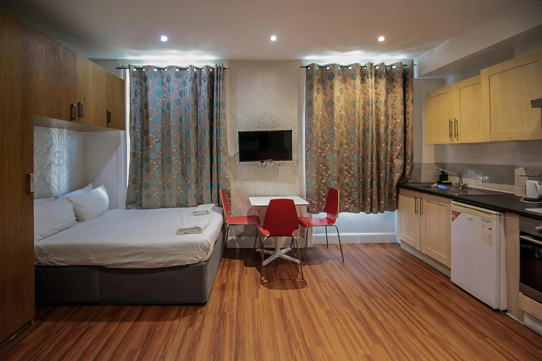 Triple Studio (3 Adults) in Imperial Court Studios