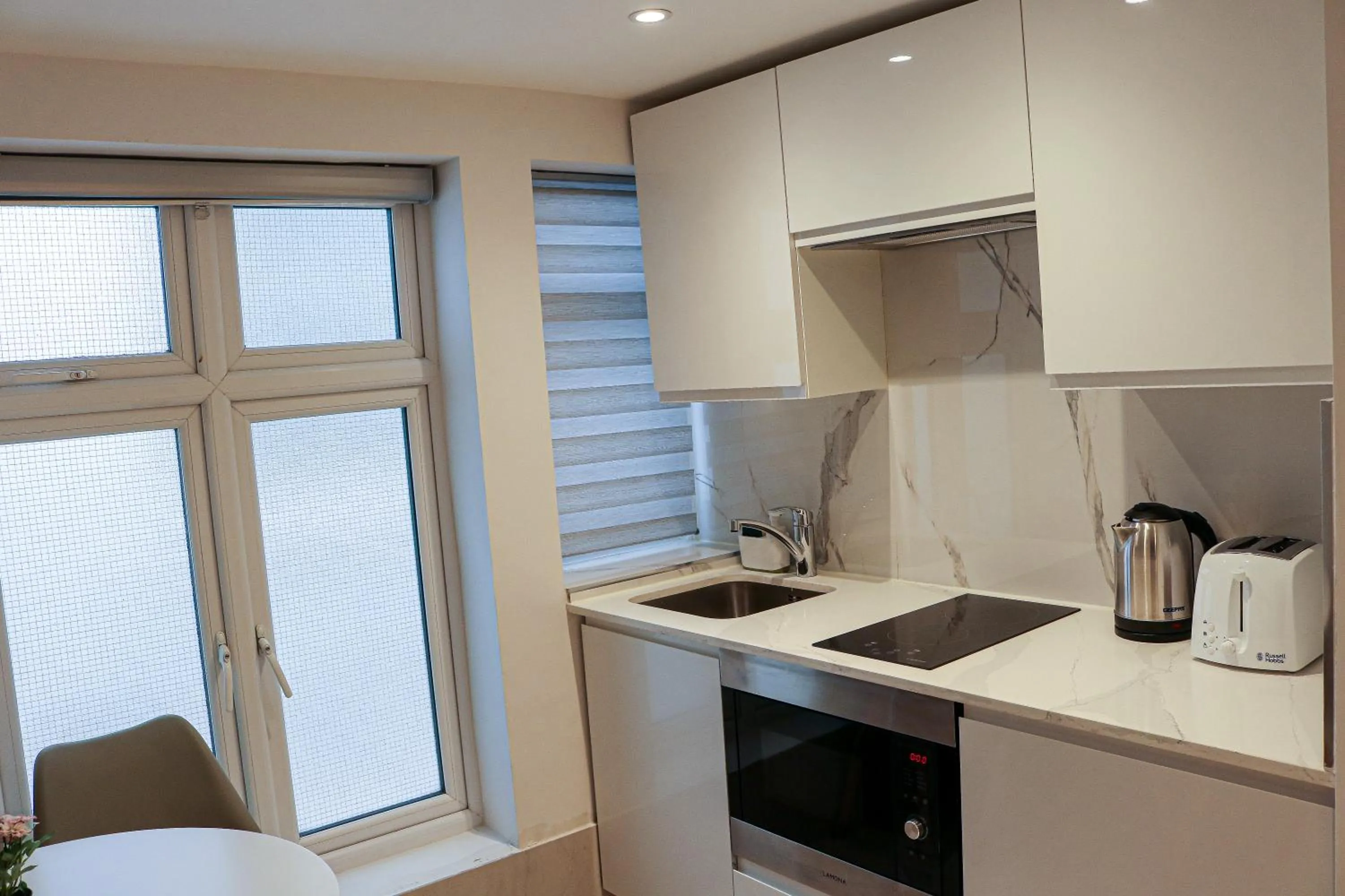 Kitchen or kitchenette in Imperial Court Studios