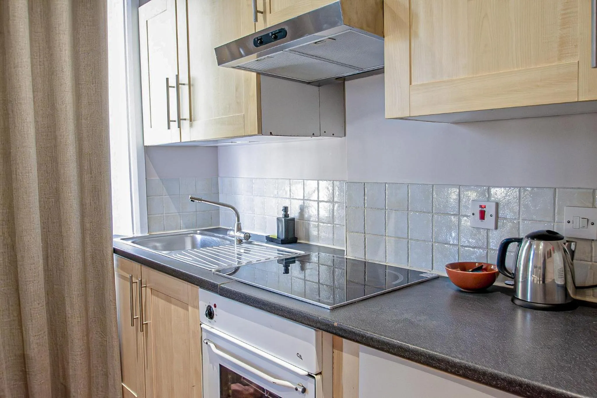 Kitchen or kitchenette in Imperial Court Studios