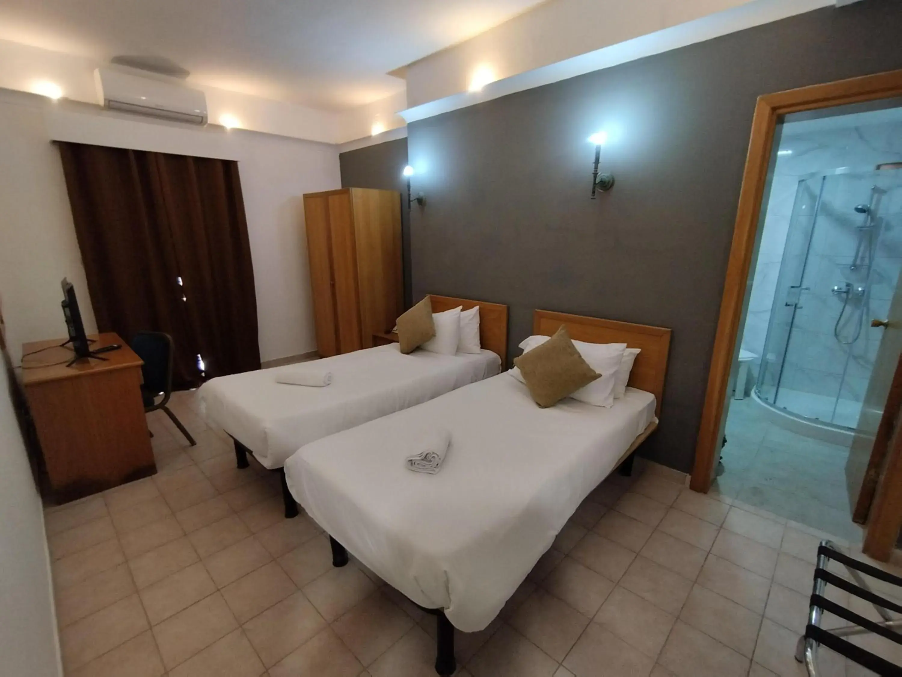 Bed in The Windsor Hotel Bed in The Windsor Hotel