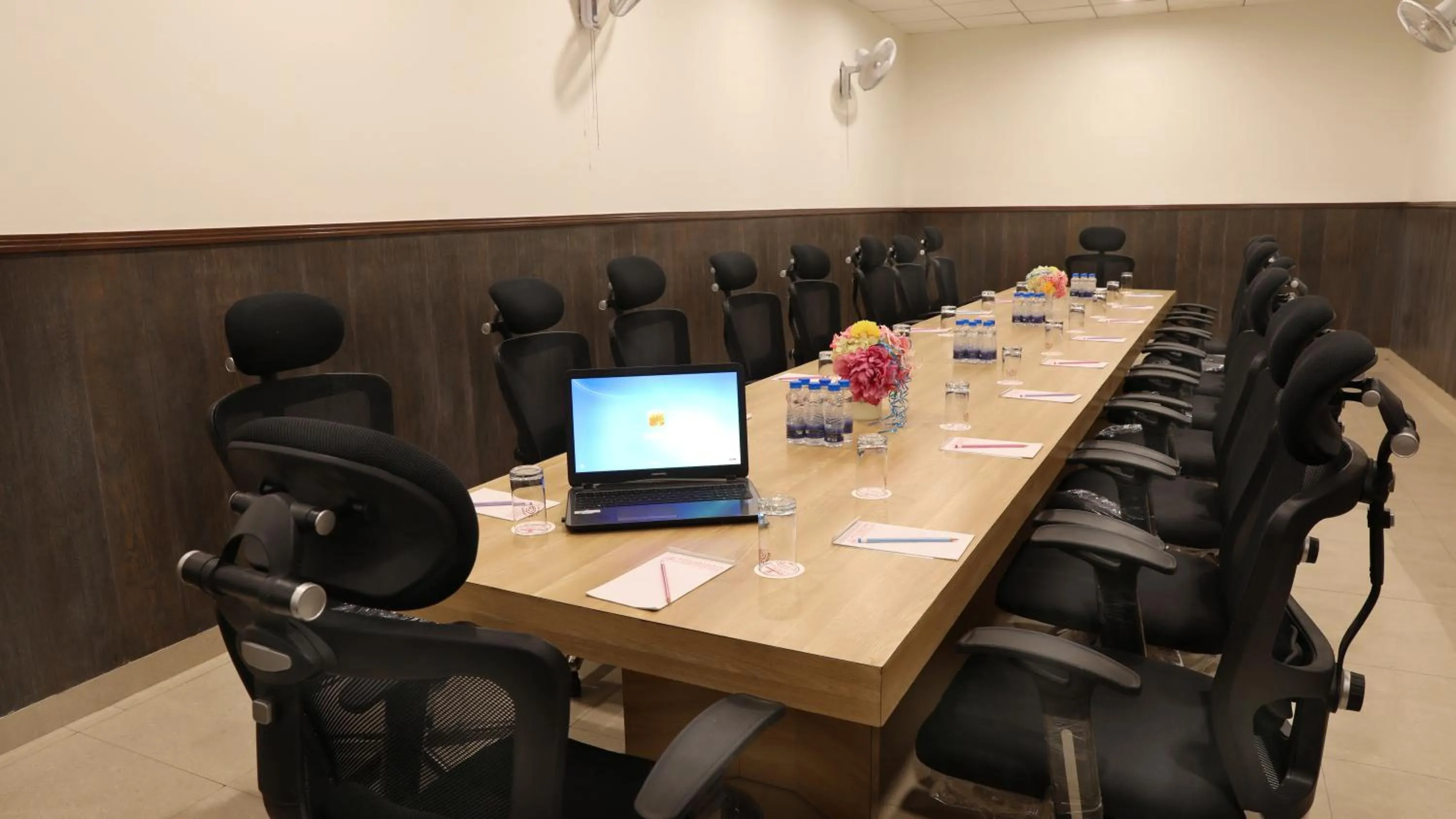 Meeting/conference room in Cosmos Raj Plaza Jaipur
