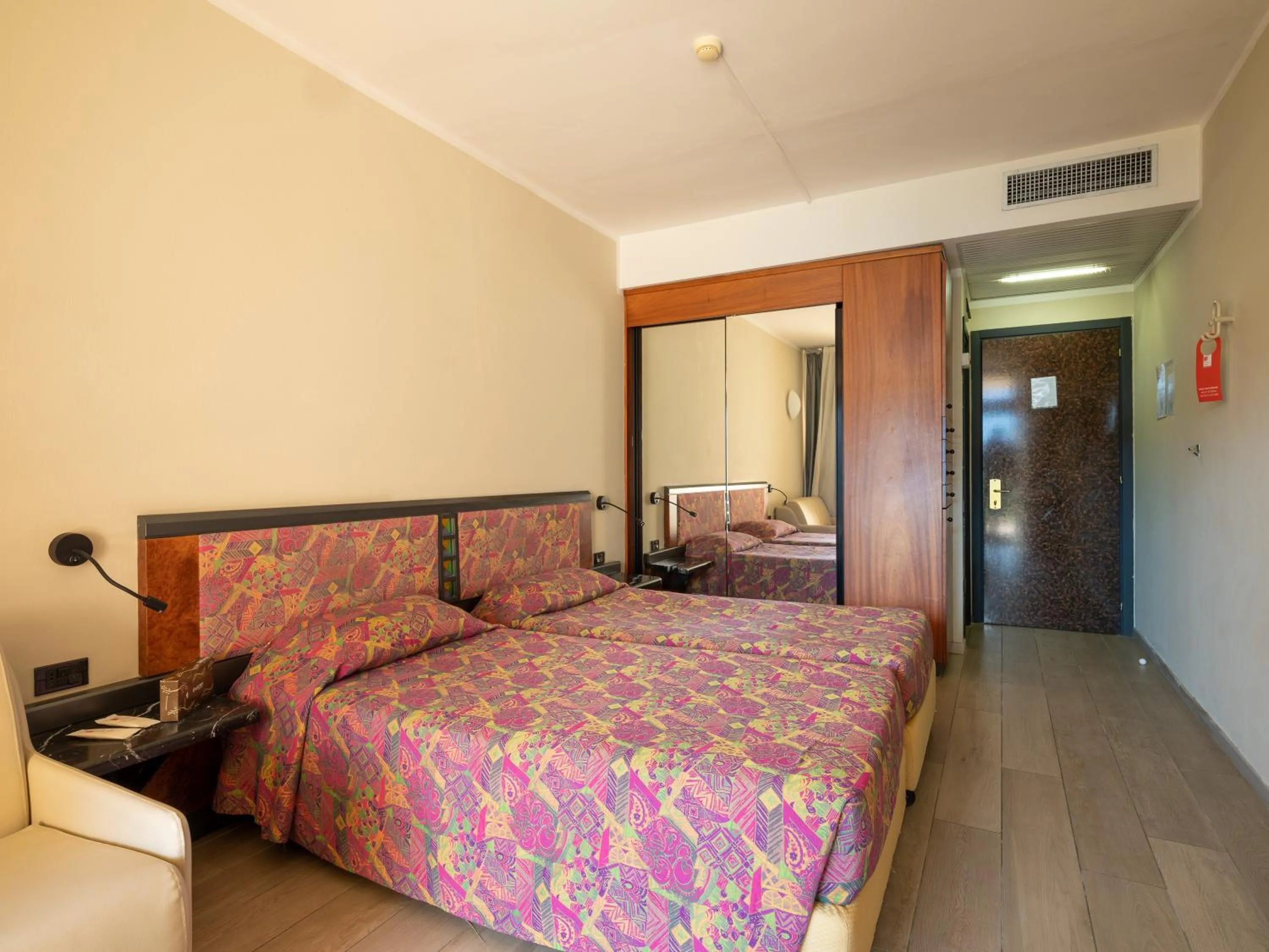 Bedroom, Bed in Hotel Leonardo Da Vinci