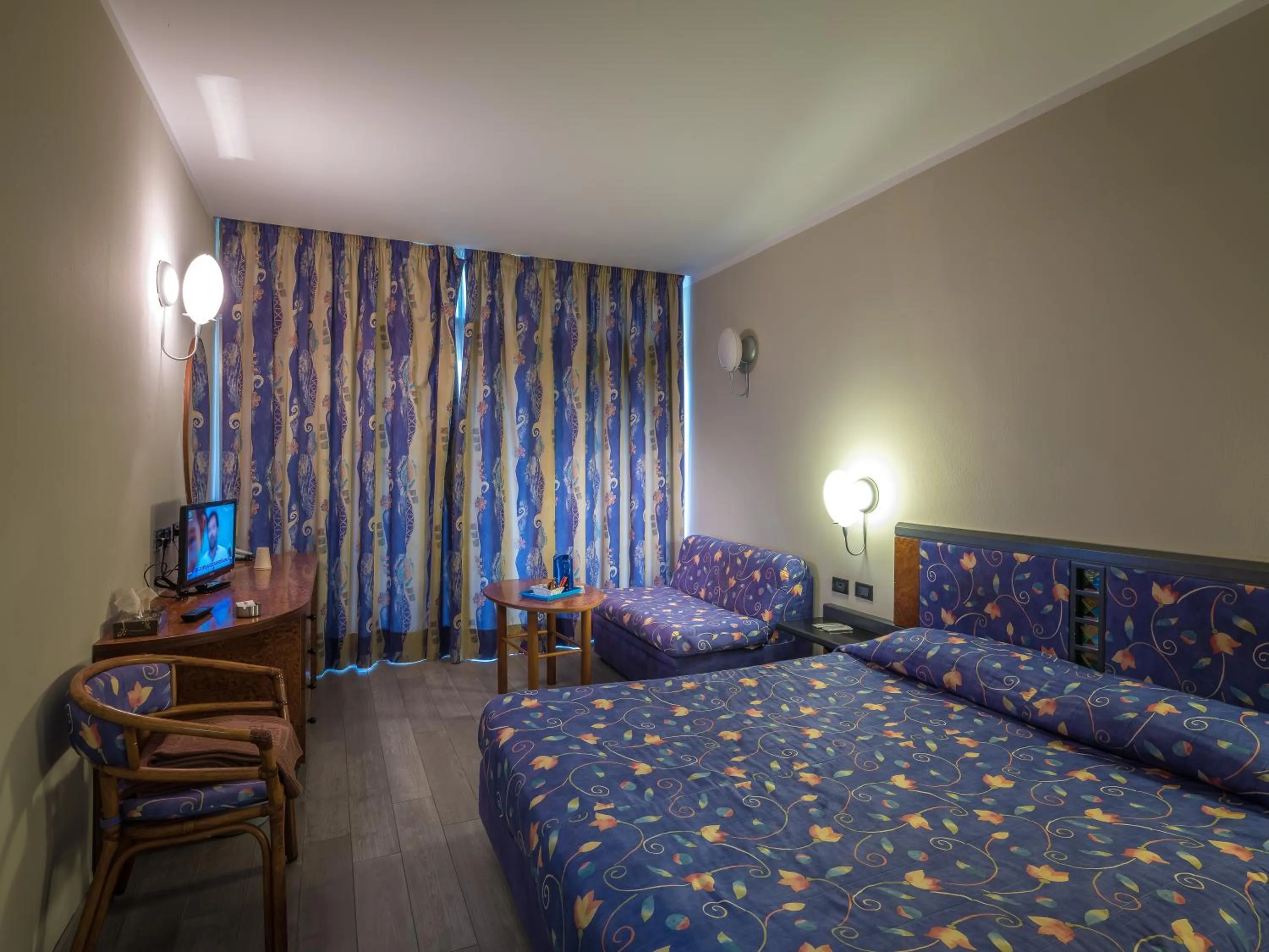 Bedroom, Bed in Hotel Leonardo Da Vinci