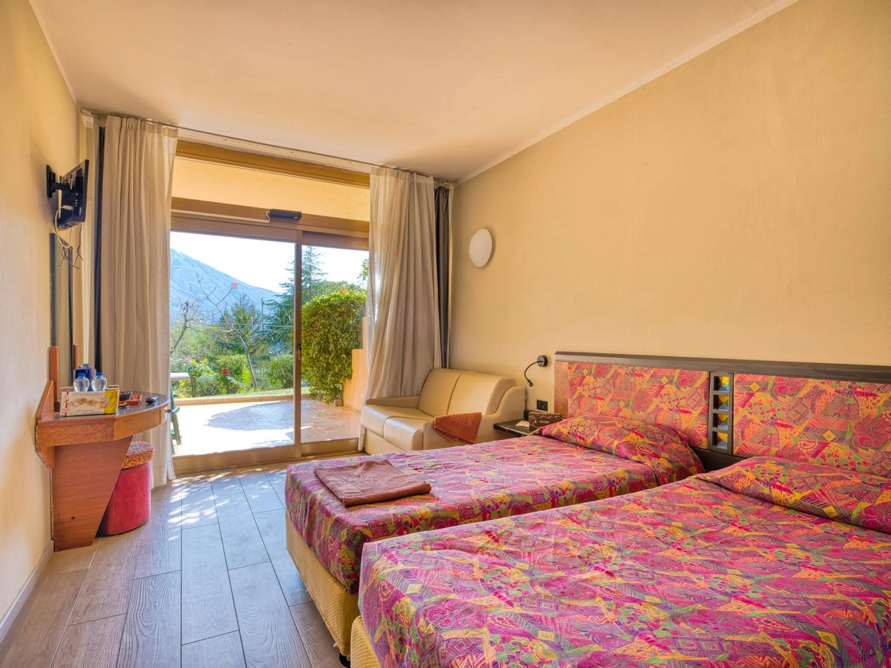 Bedroom, Bed in Hotel Leonardo Da Vinci