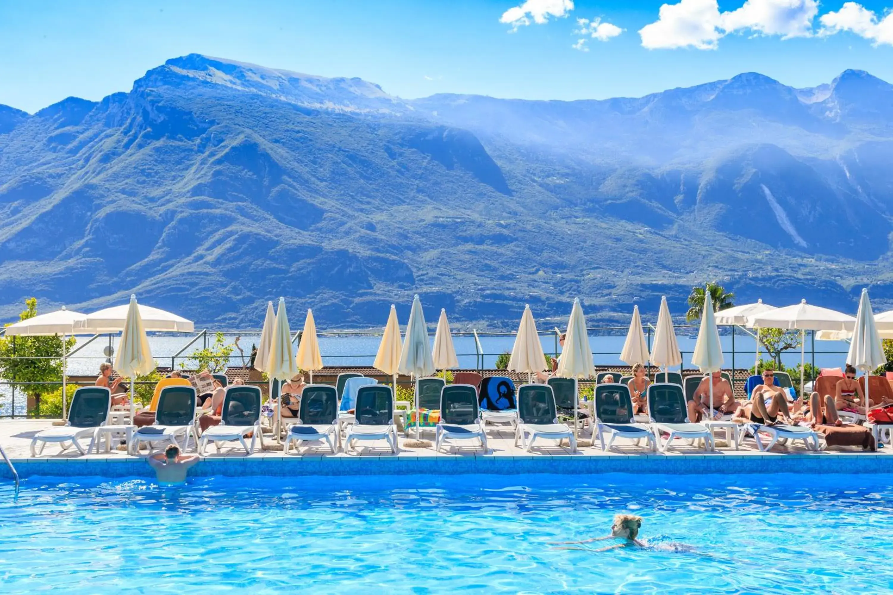 Swimming pool in Hotel Leonardo Da Vinci Swimming pool in Hotel Leonardo Da Vinci