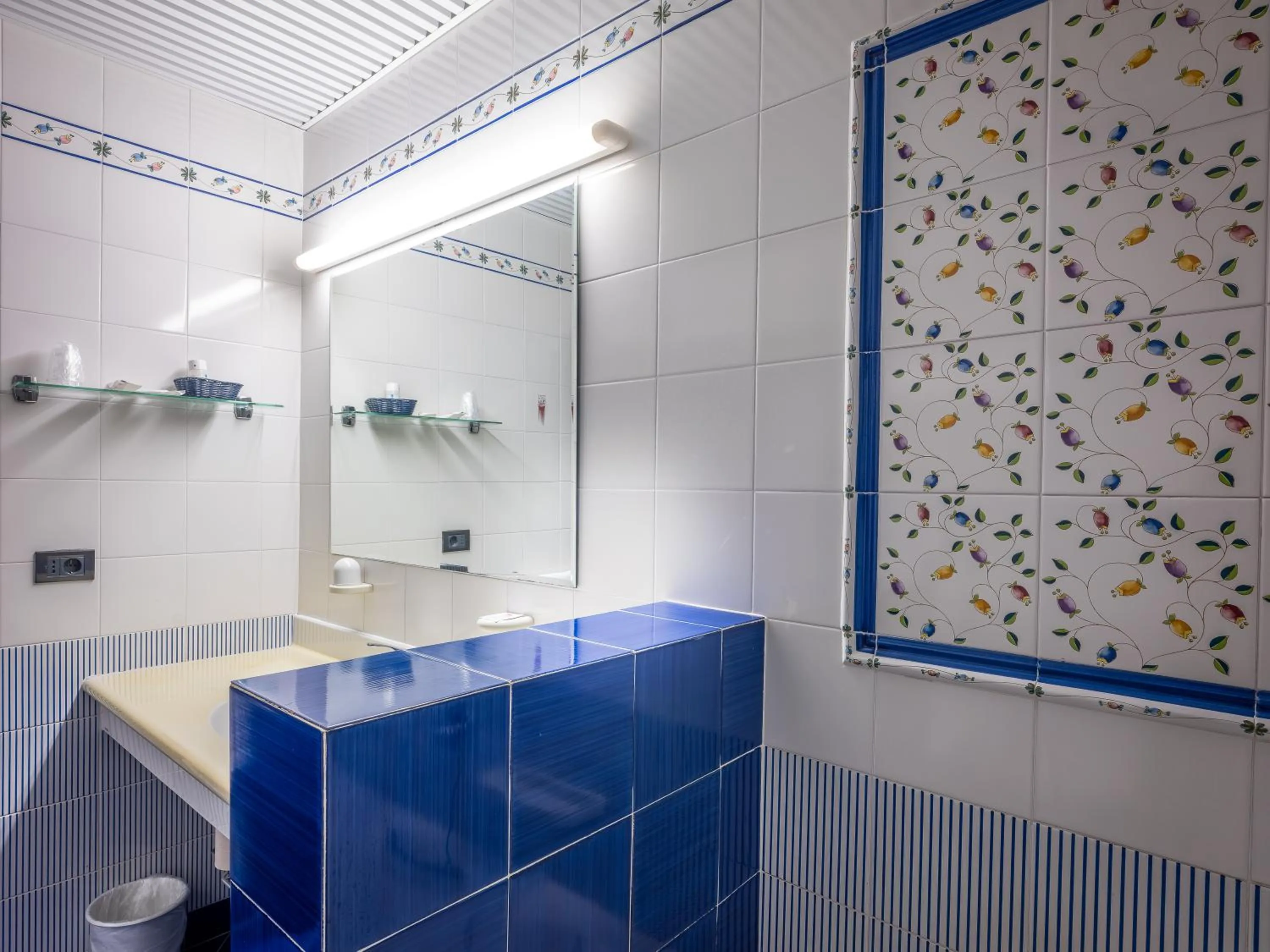 Shower in Hotel Leonardo Da Vinci