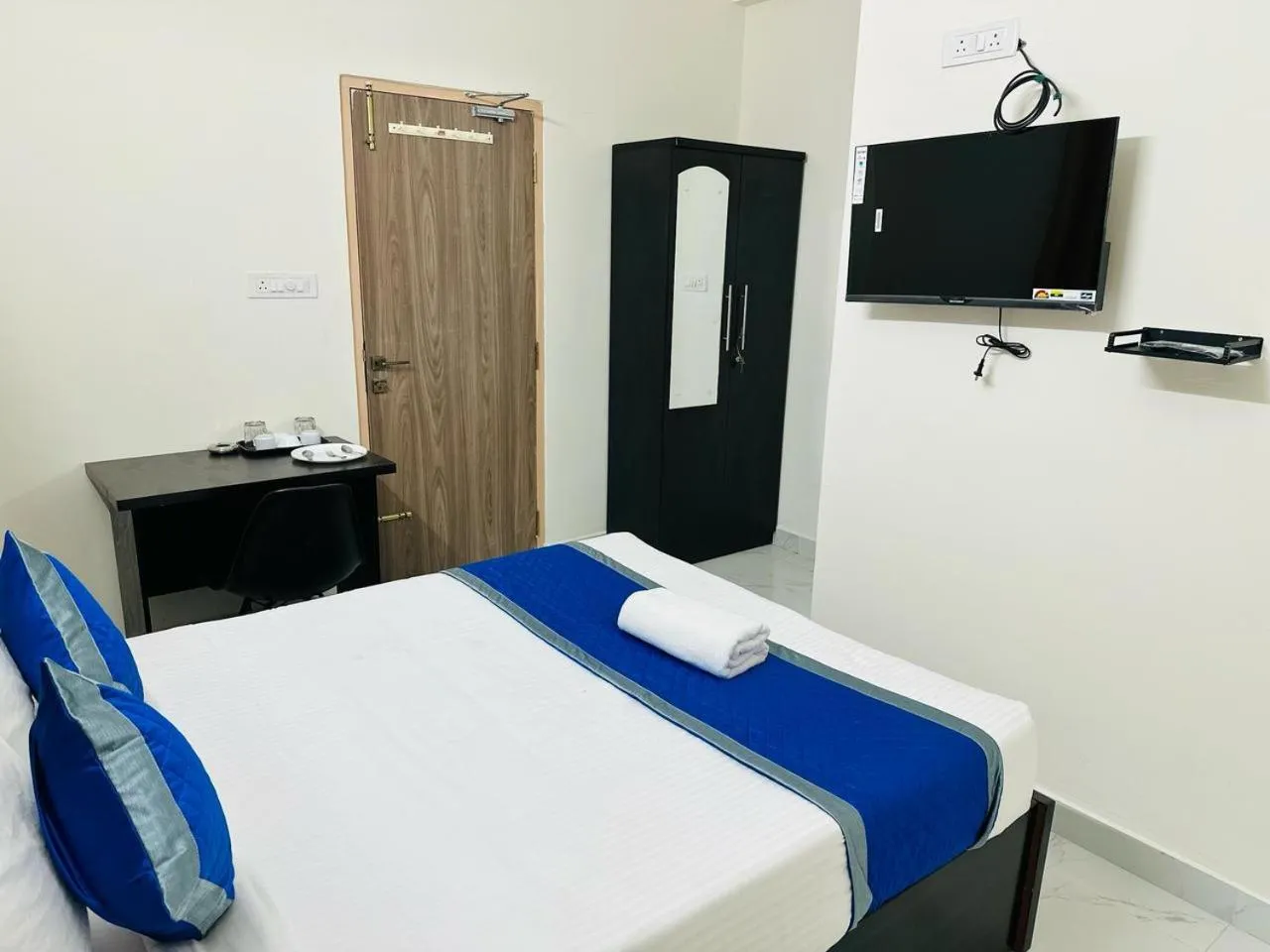 Photo of the whole room, Bed in S V COMFORTS B T M Layout
