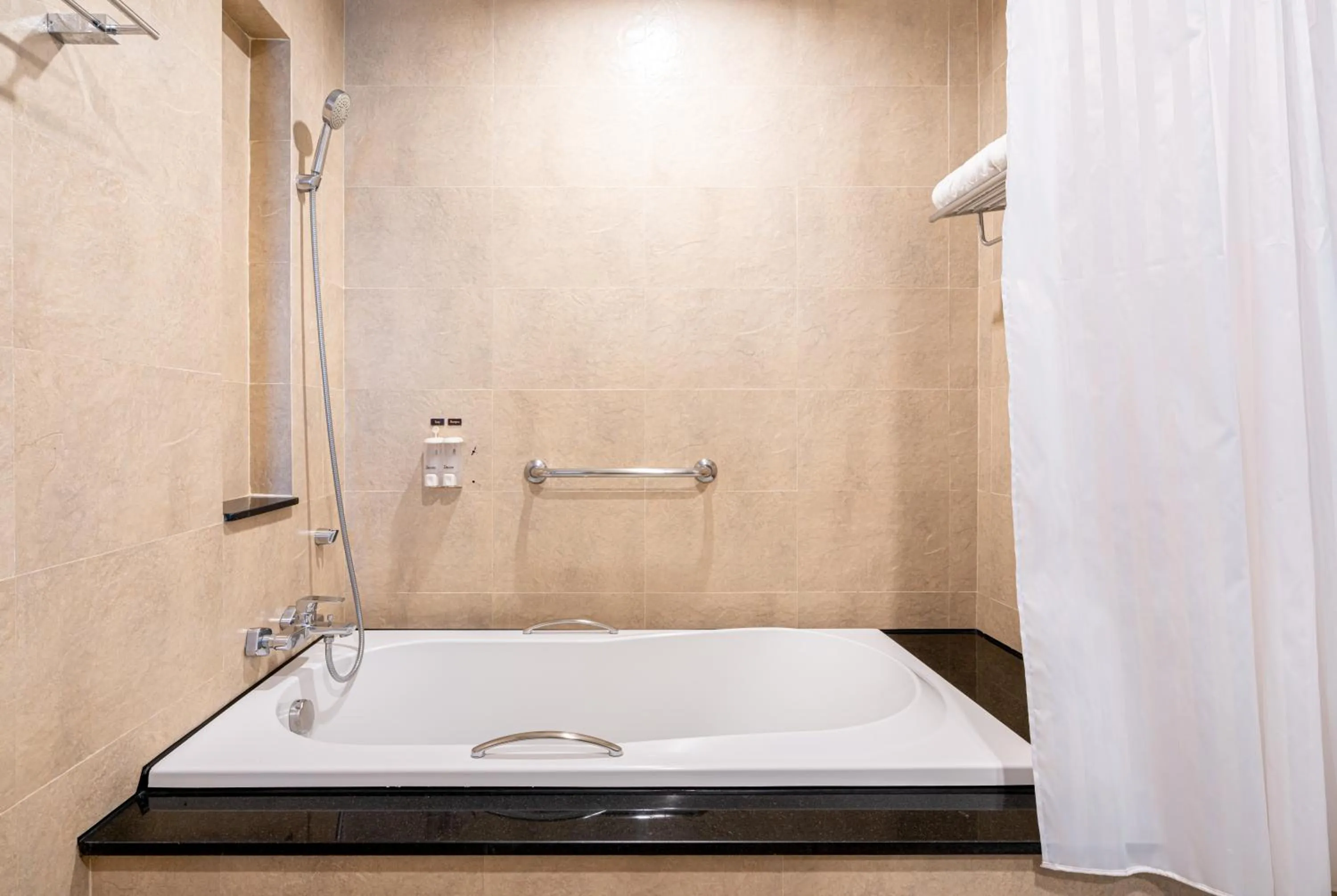 Bathroom in Lani Chiang Mai Hotel