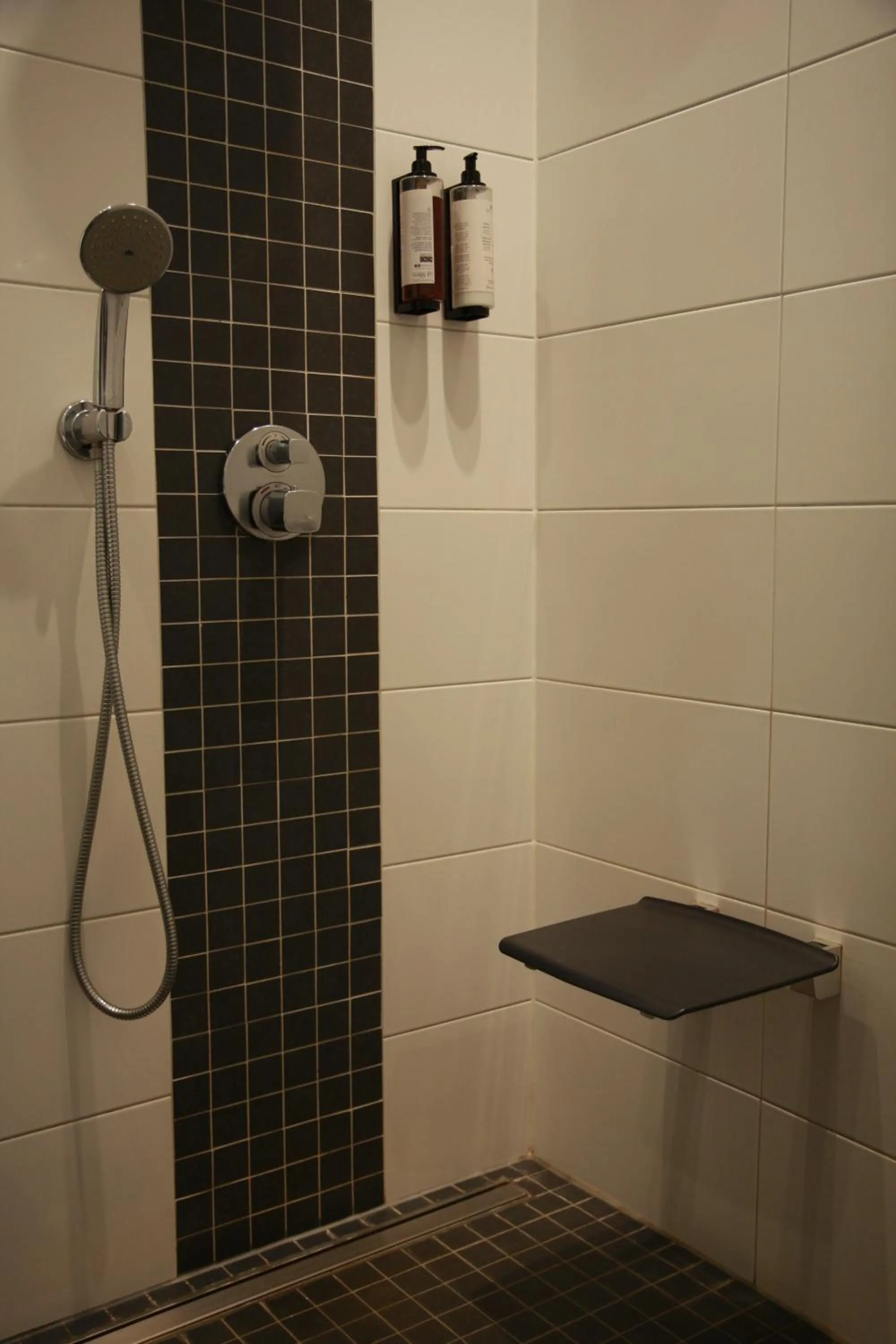 Shower in Hotel De Boskar Pelt