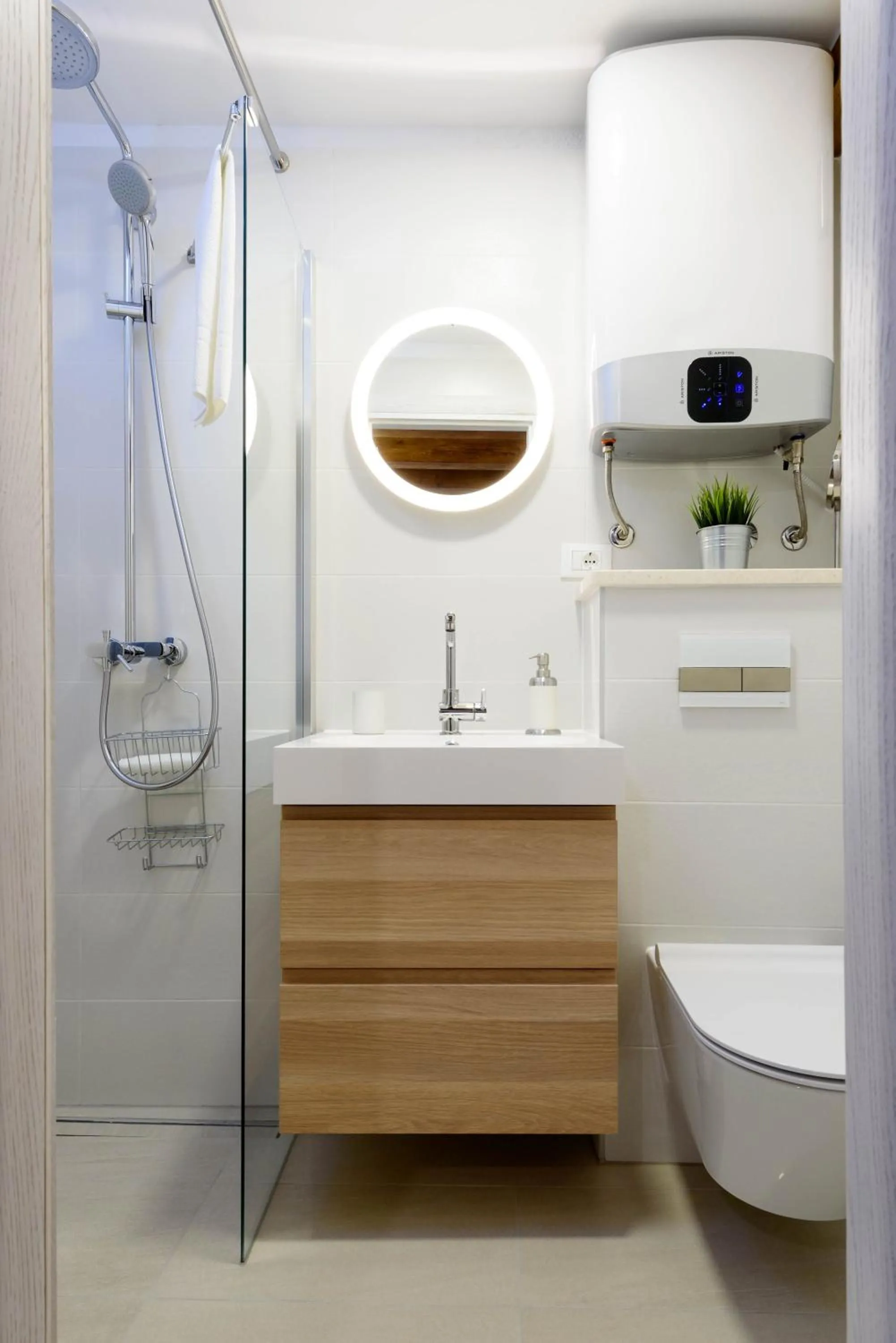 Toilet in Apartments & Rooms Tiramola - Old Town