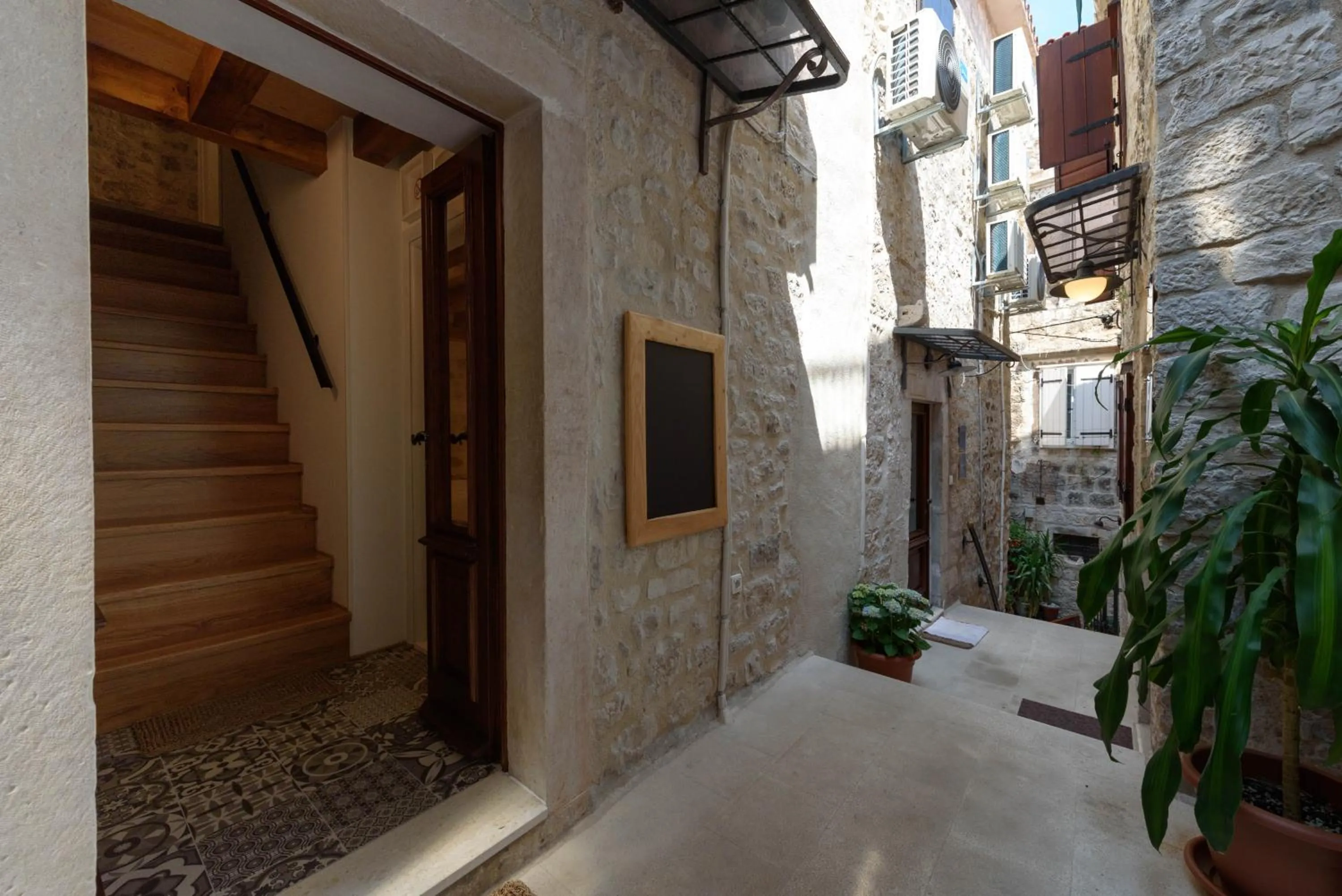 Property building in Apartments & Rooms Tiramola - Old Town