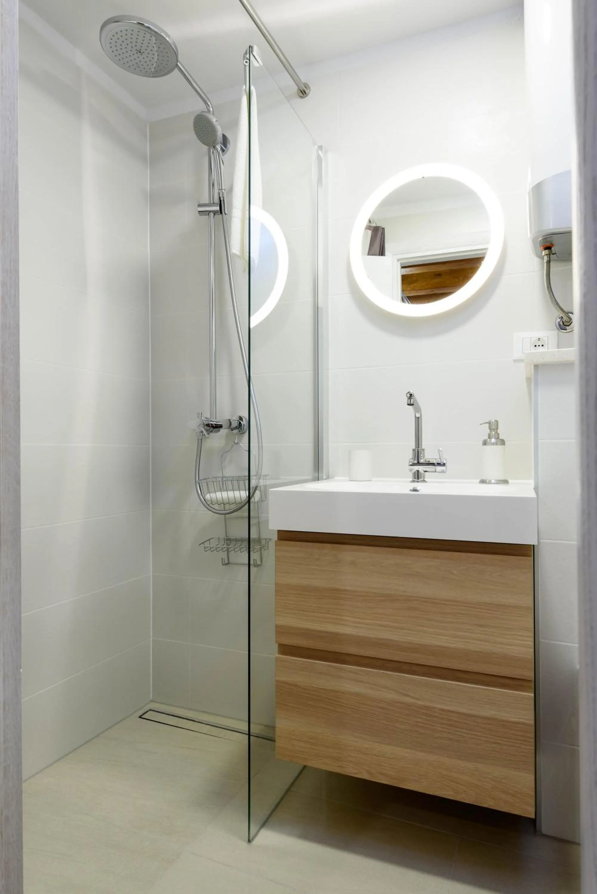 Toilet in Apartments & Rooms Tiramola - Old Town