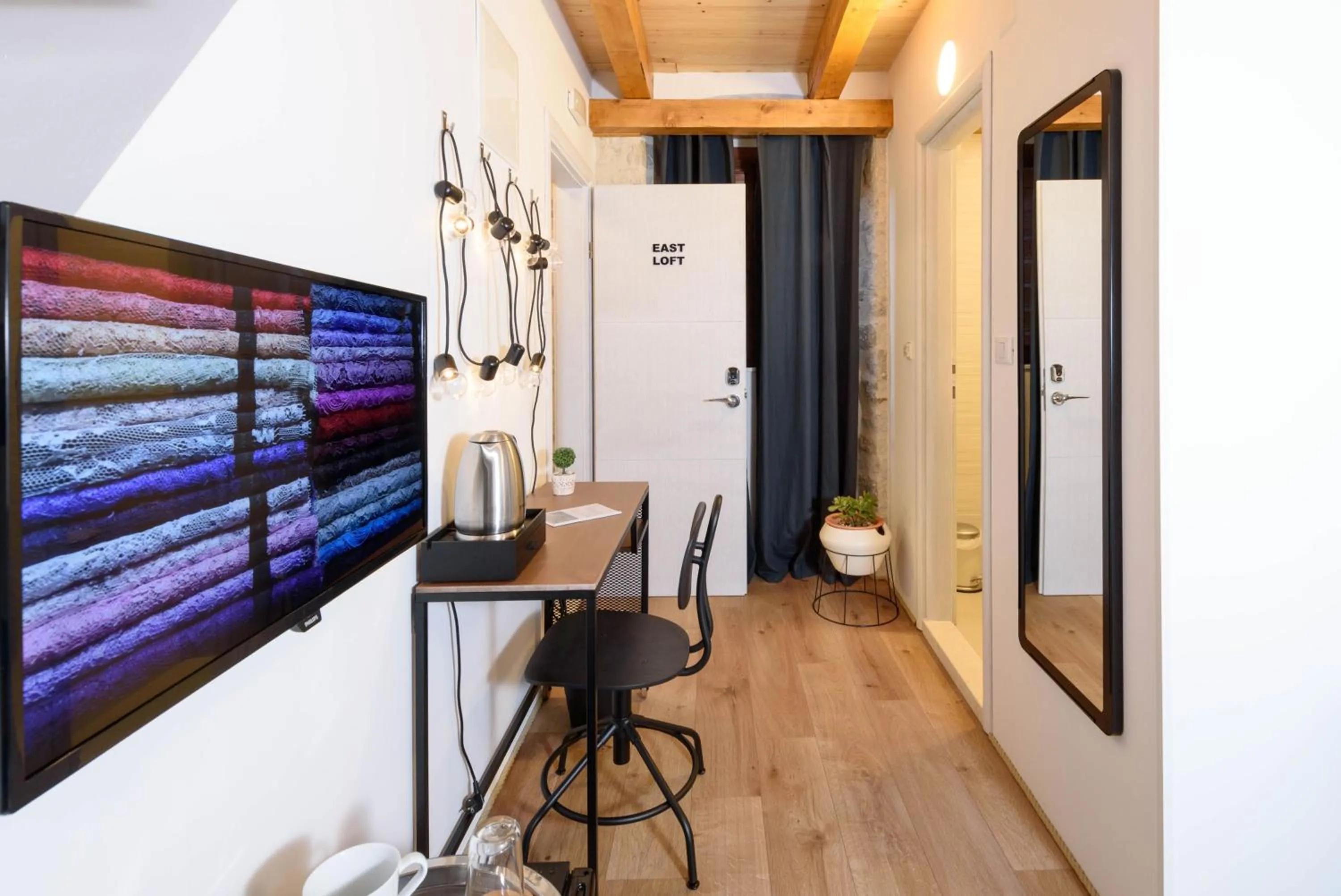 TV and multimedia in Apartments & Rooms Tiramola - Old Town