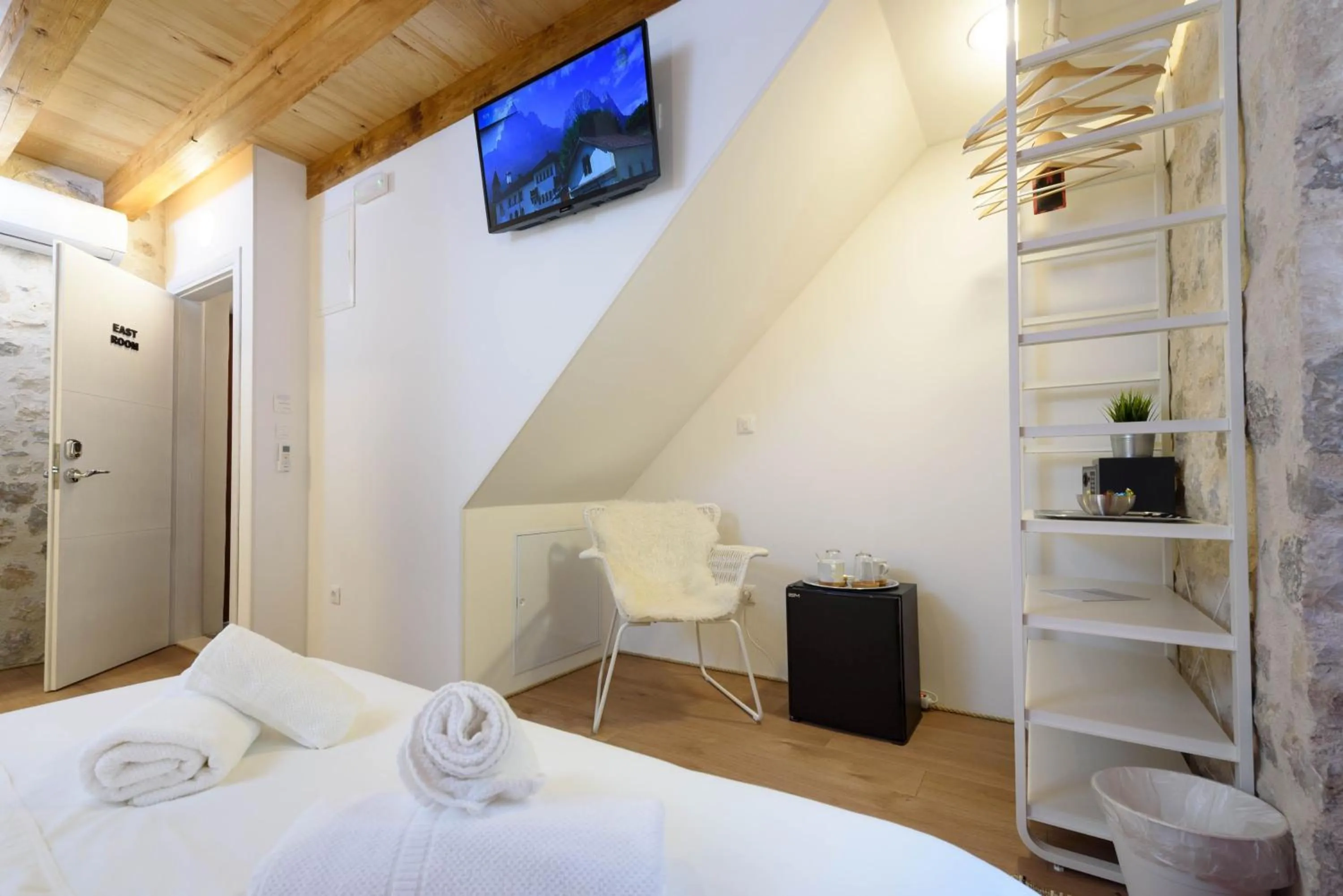 TV and multimedia, Bed in Apartments & Rooms Tiramola - Old Town