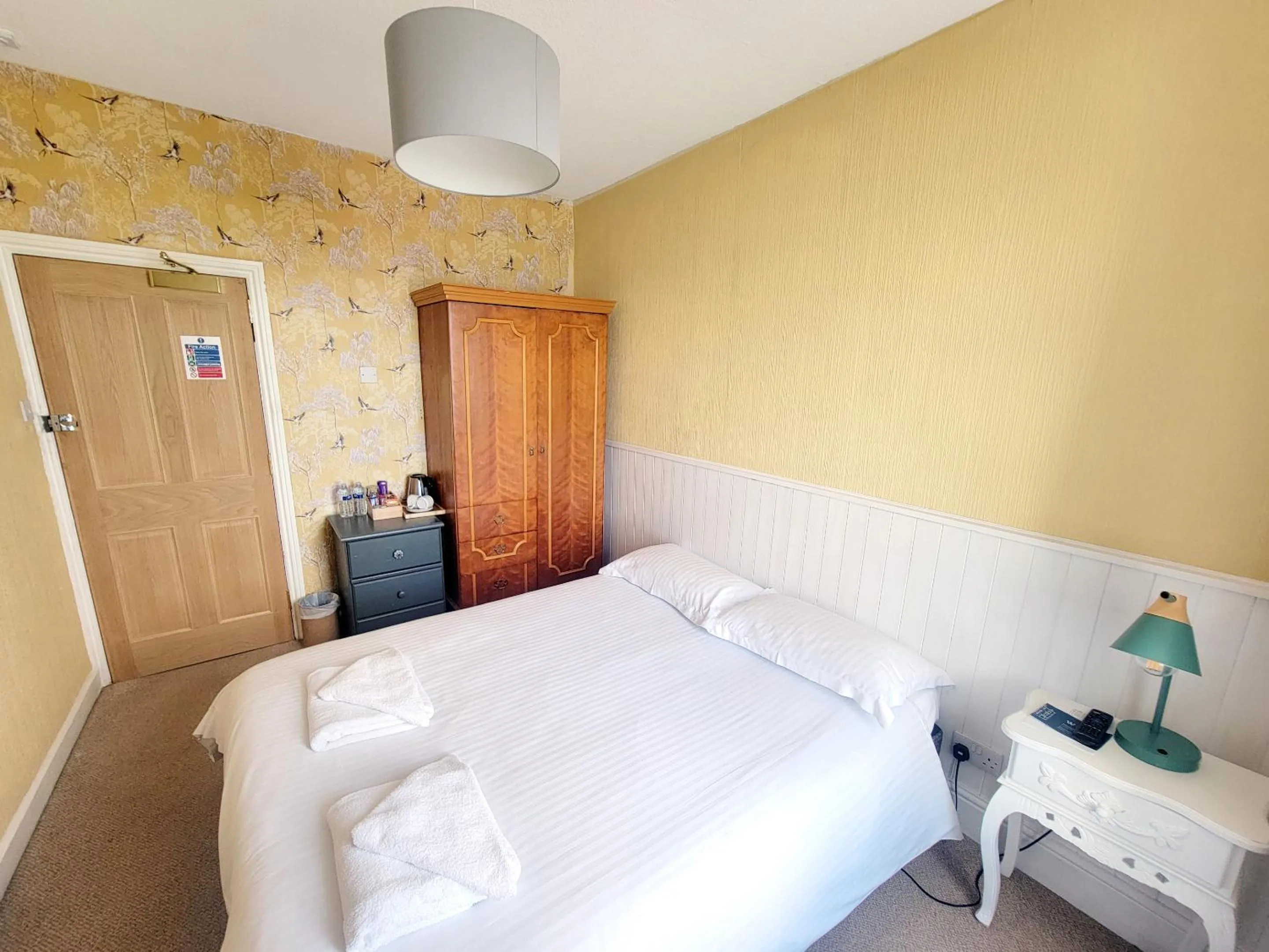 Small Double Room in Kings House