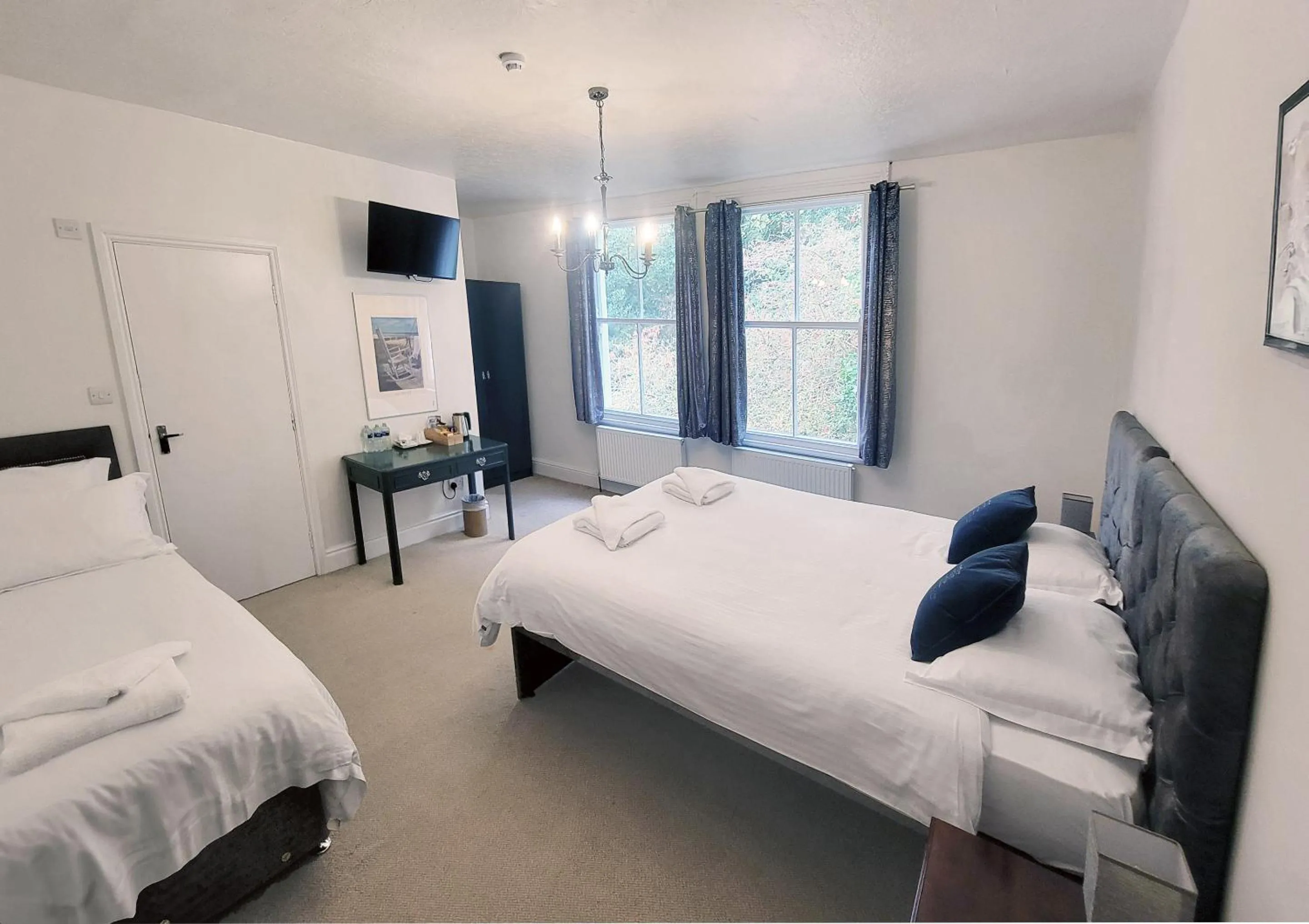 Triple Room with Garden View in Kings House