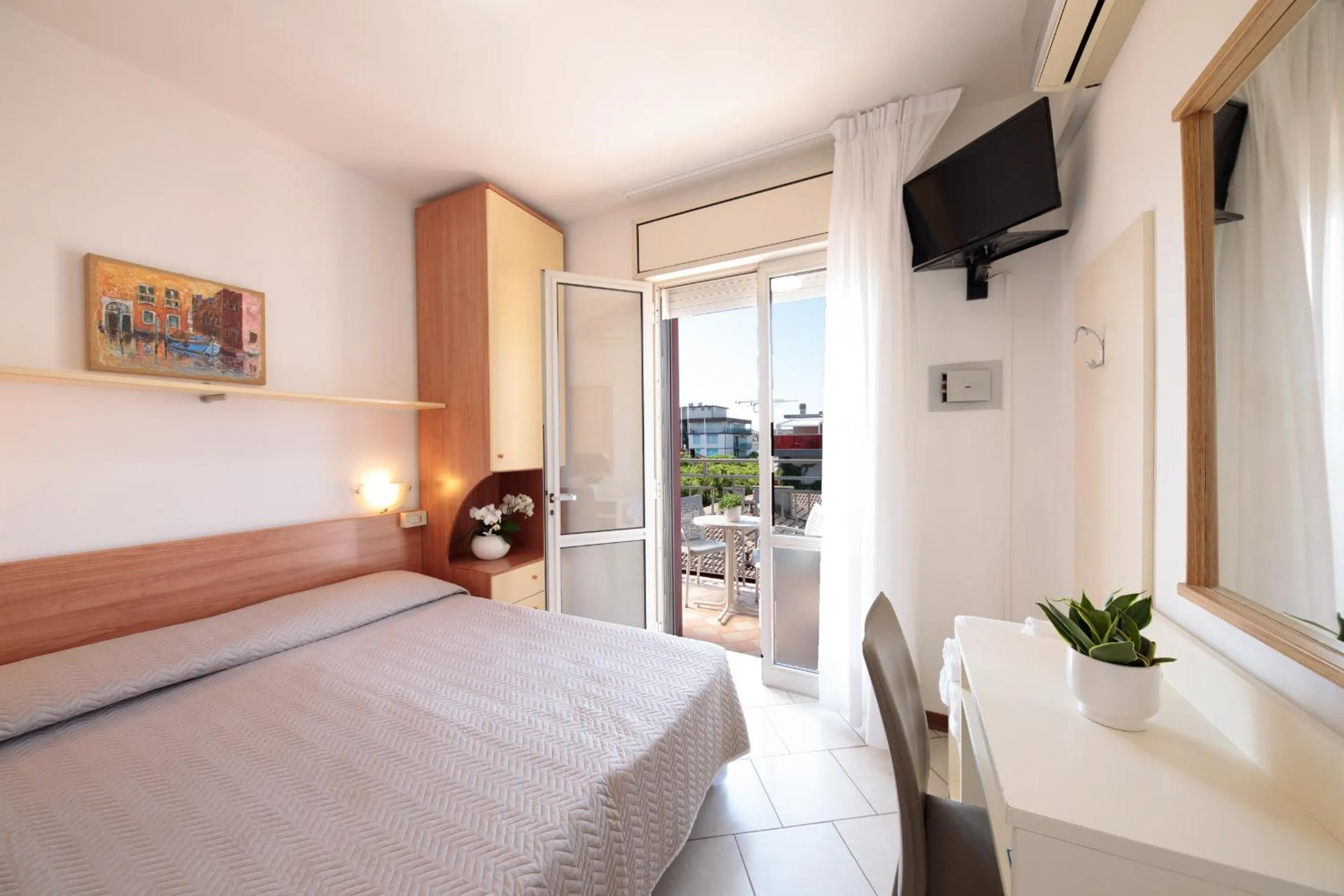 TV and multimedia, Bed in Hotel Madison