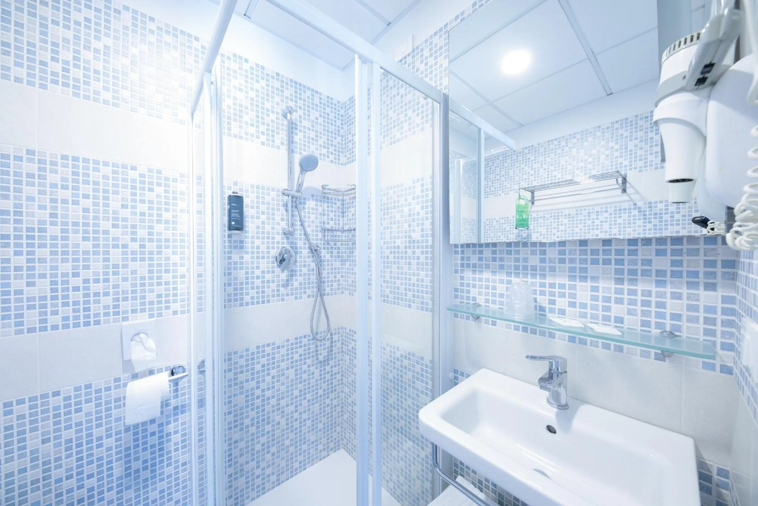 Shower in Hotel Madison