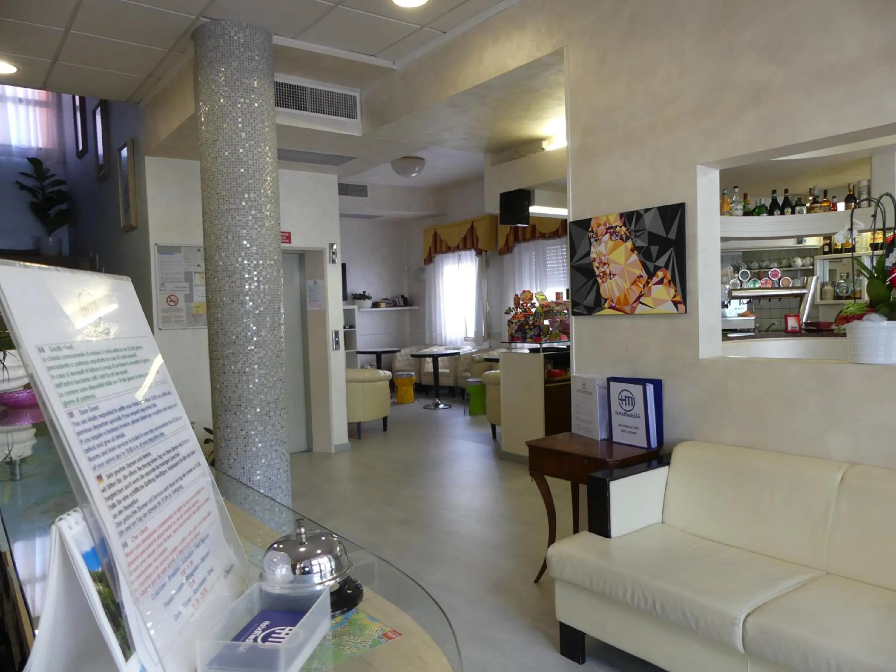 Communal lounge/ TV room in Hotel Madison