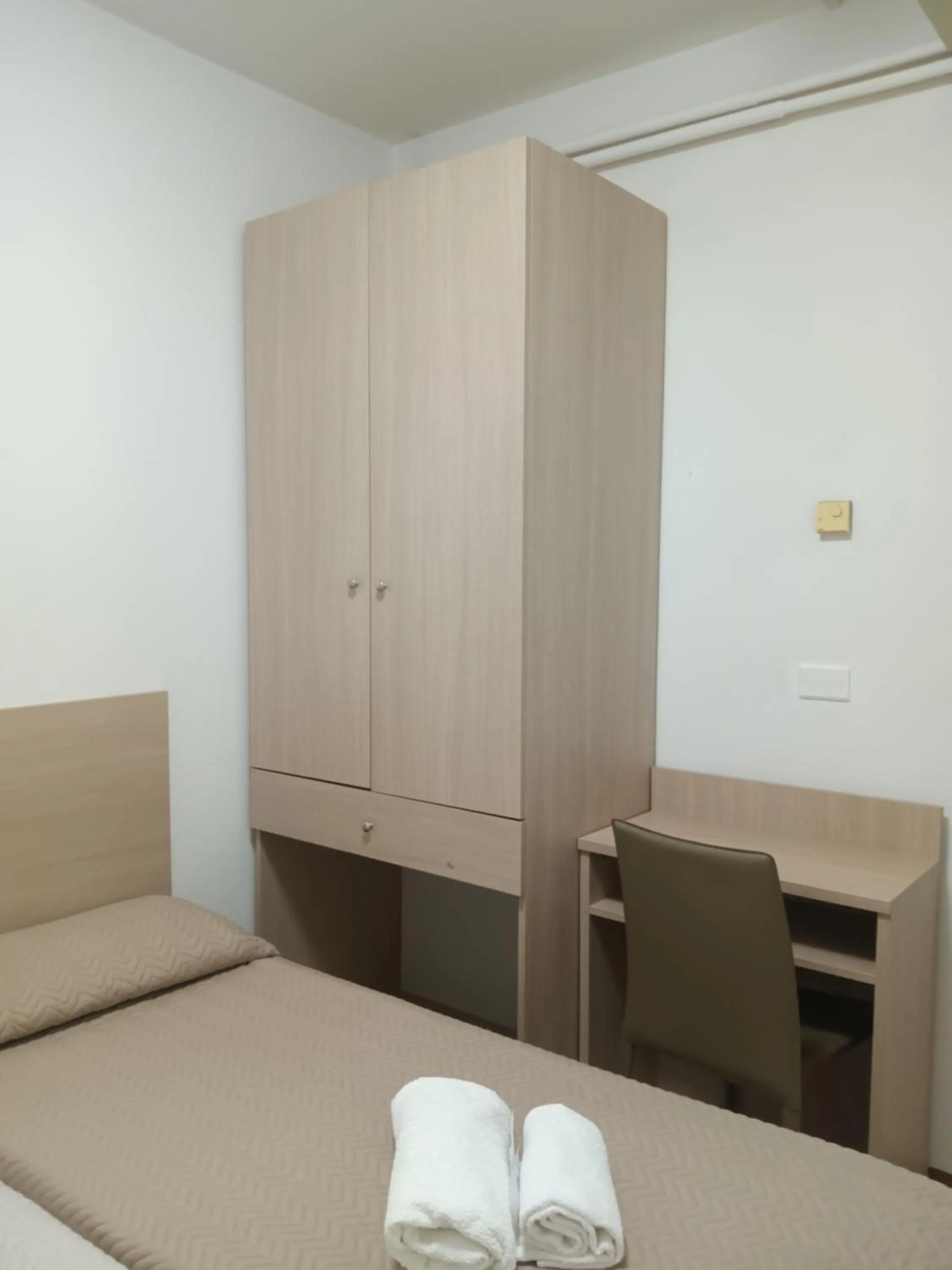 Photo of the whole room, Bed in Hotel Madison