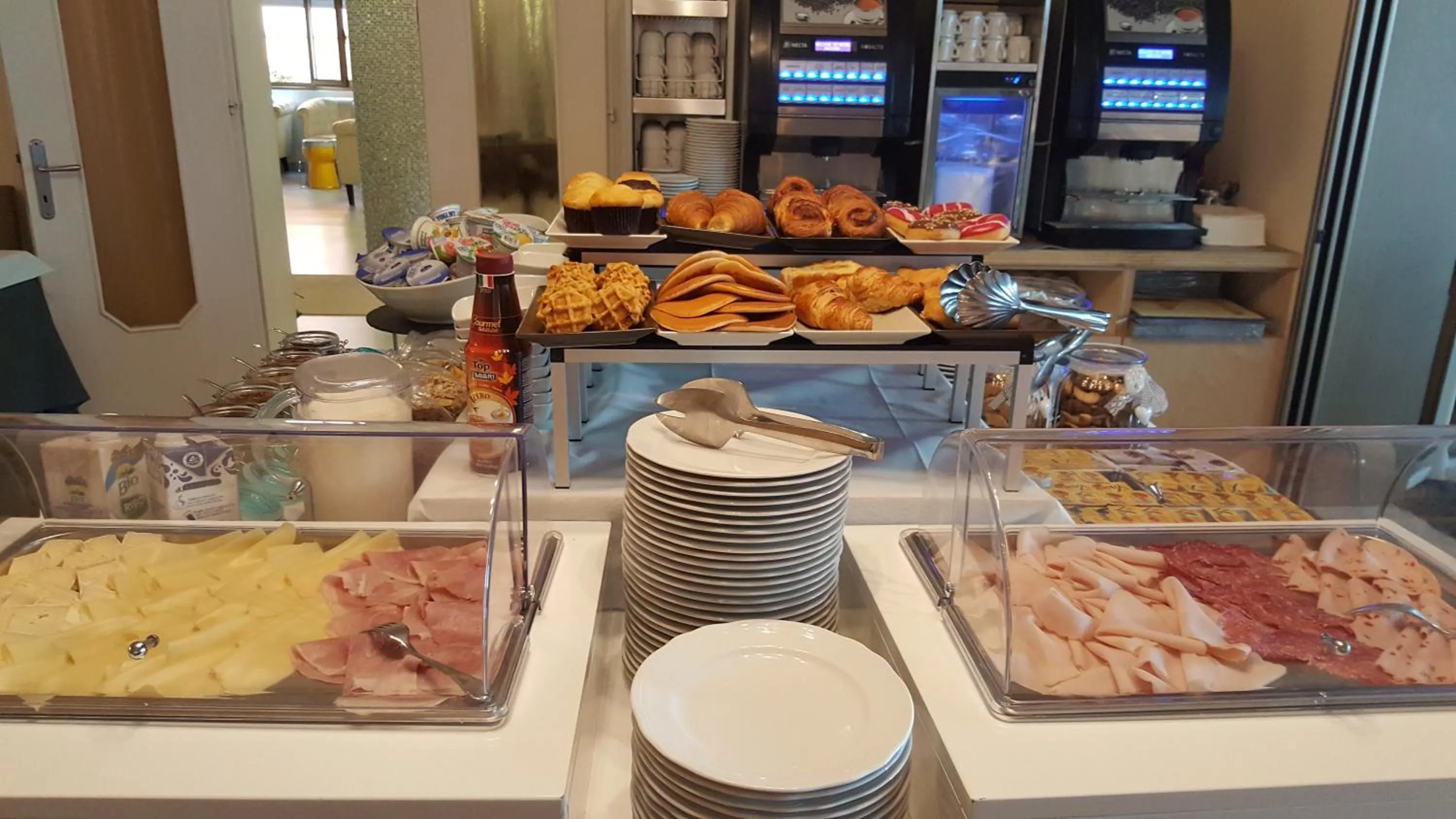 Buffet breakfast in Hotel Madison