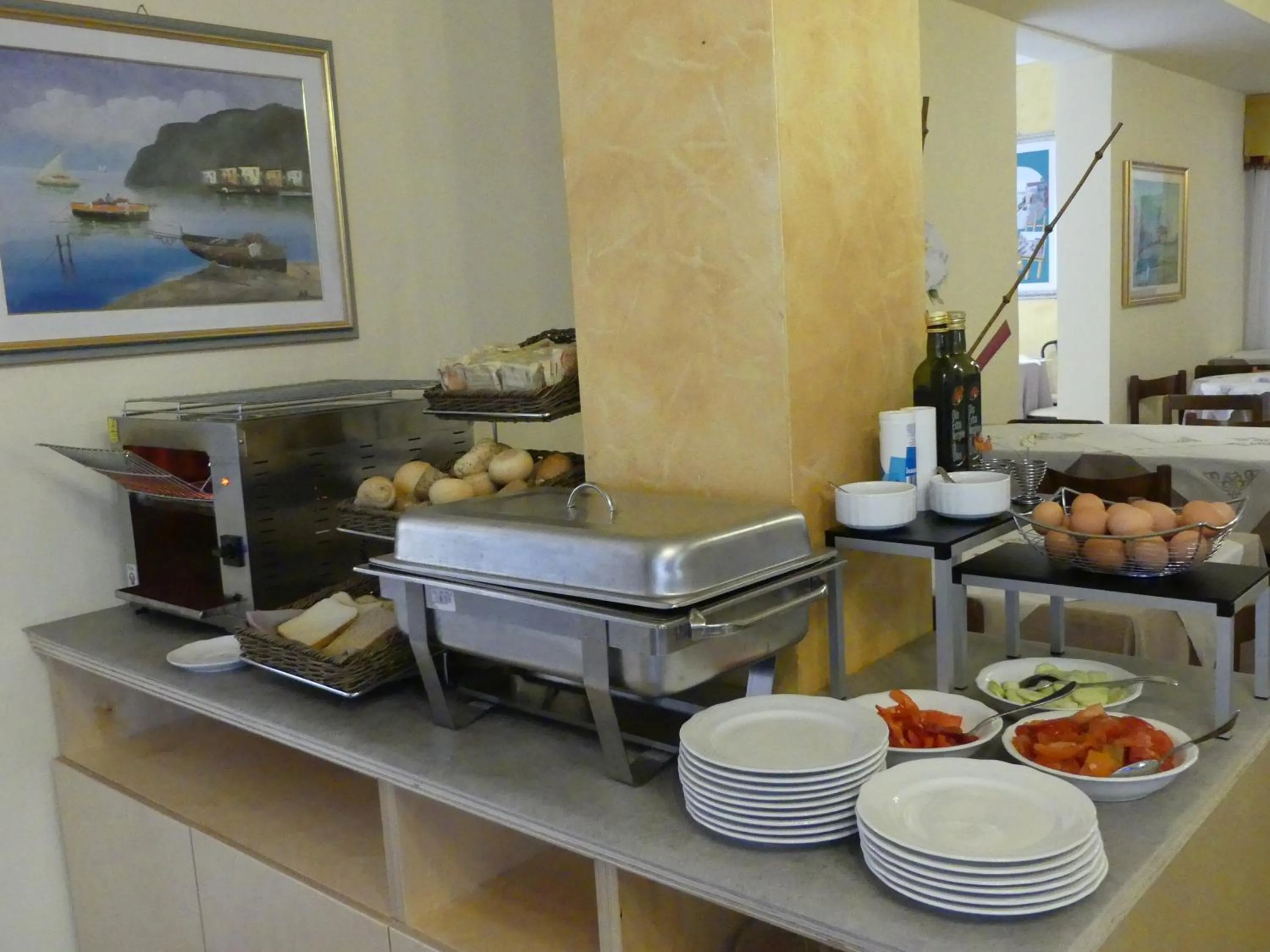 Restaurant/places to eat in Hotel Madison