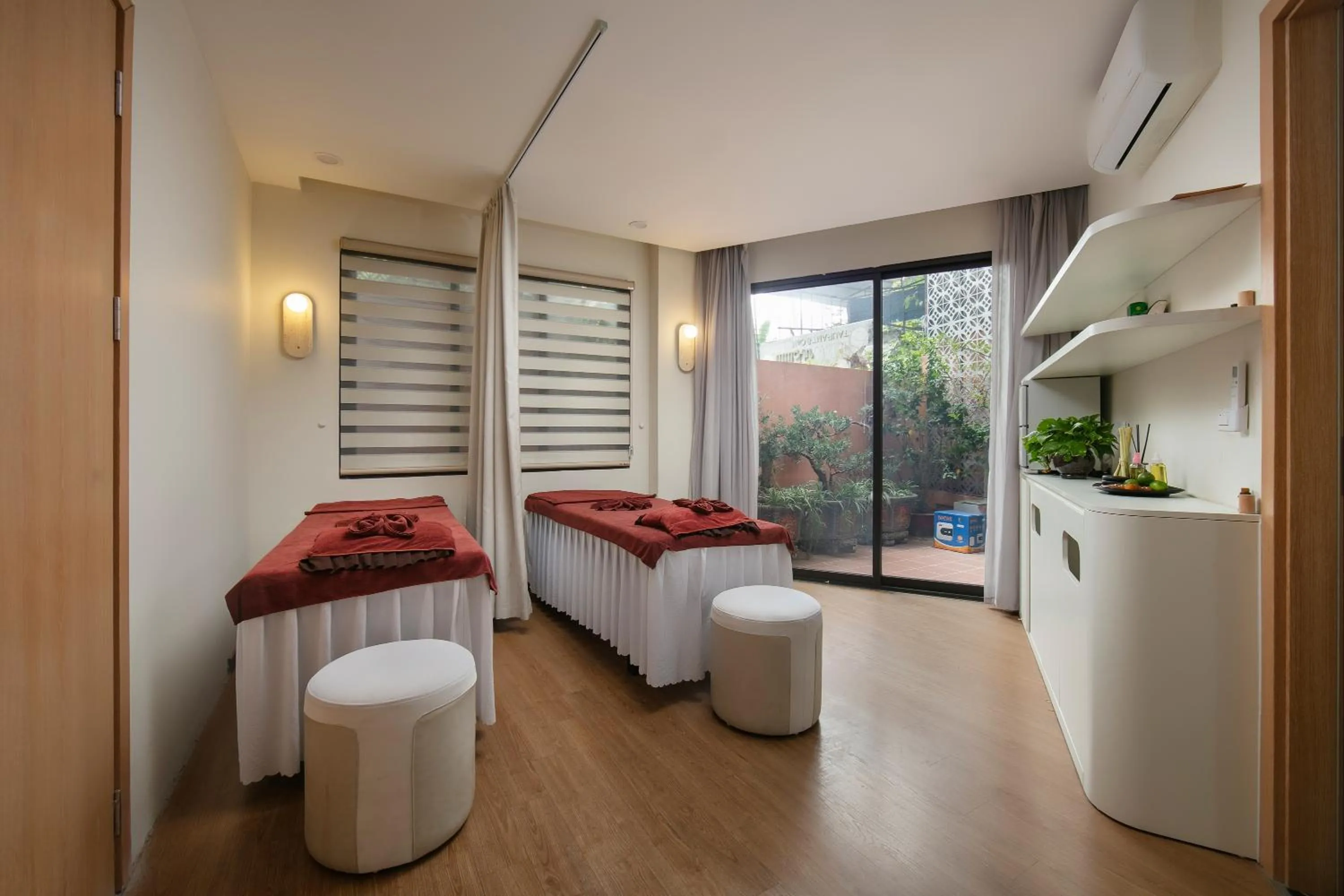 Spa and wellness centre/facilities in Westlake Pearl Suites & Spa 70 Xuan Dieu - By Pegasy Group