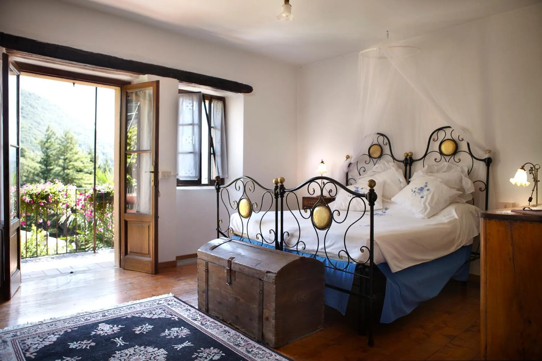 Photo of the whole room, Bed in Antico Borgo Sanda Lago Maggiore