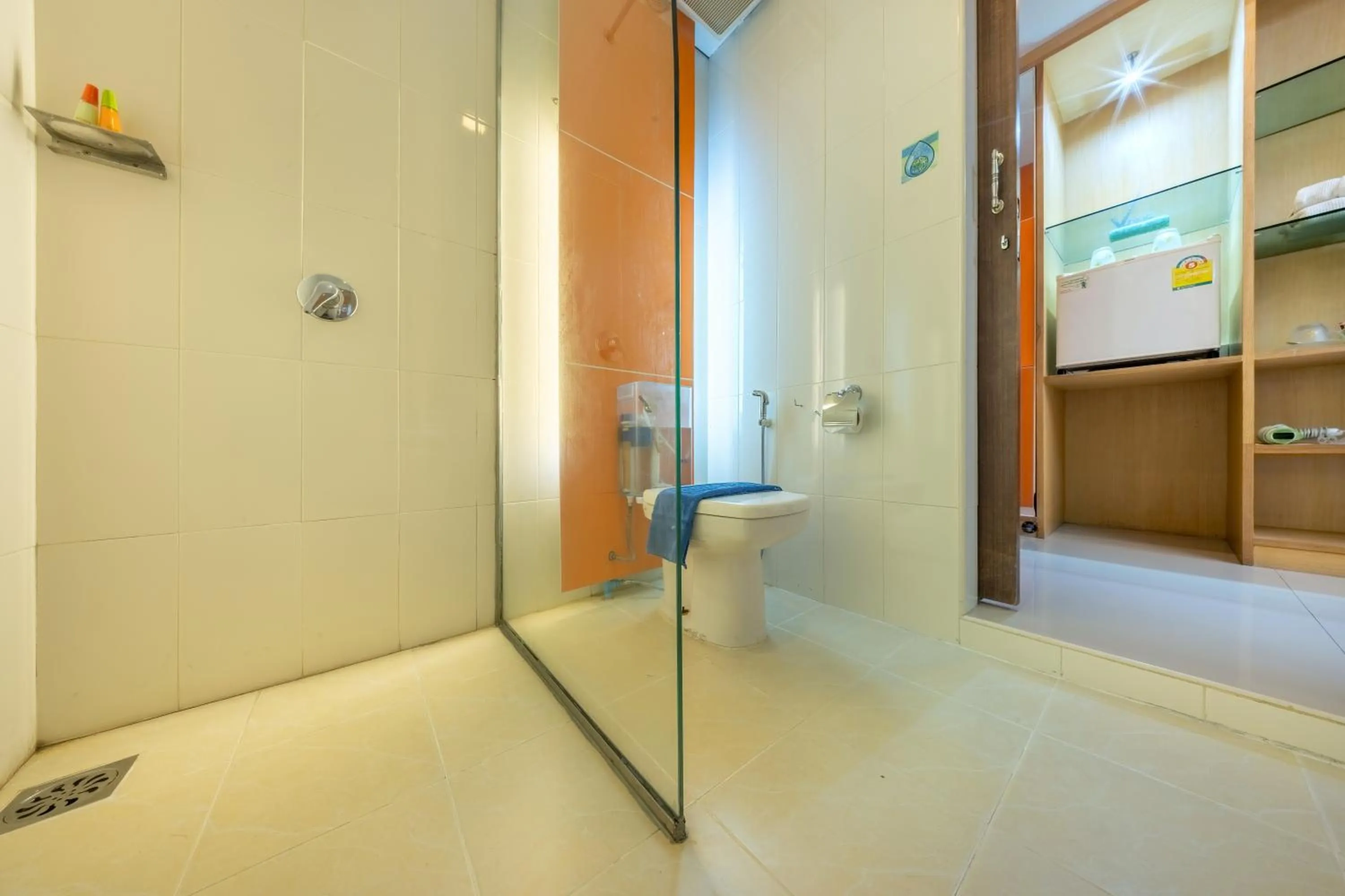 Shower in SHIN Hotel V-ONE Korat
