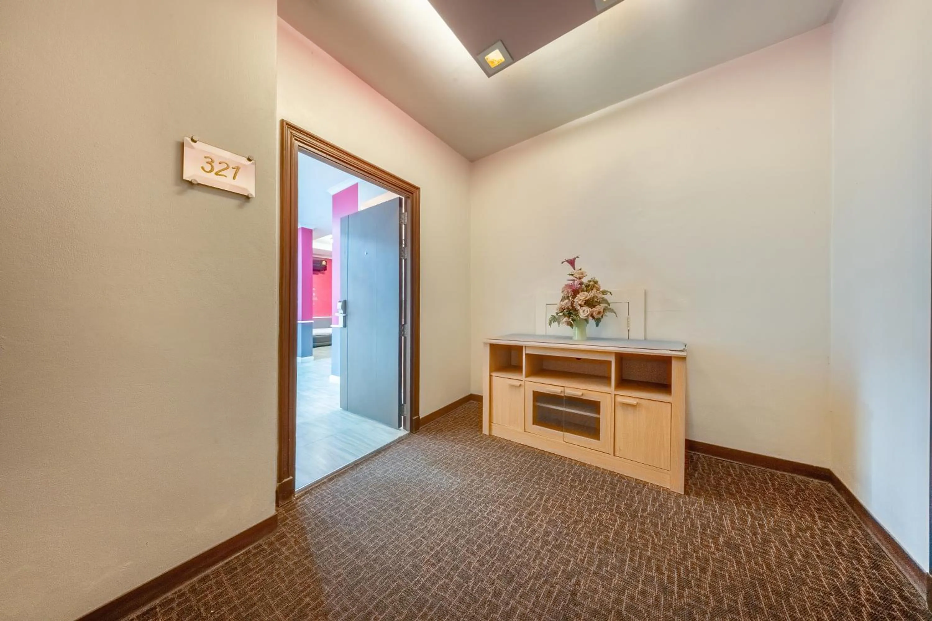 Photo of the whole room in SHIN Hotel V-ONE Korat