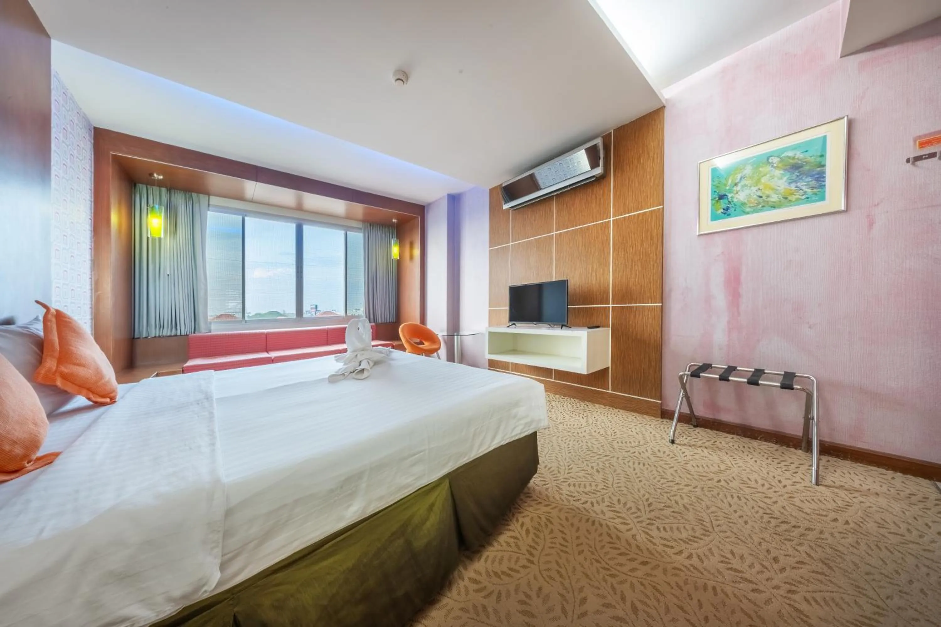 Bedroom, Bed in SHIN Hotel V-ONE Korat