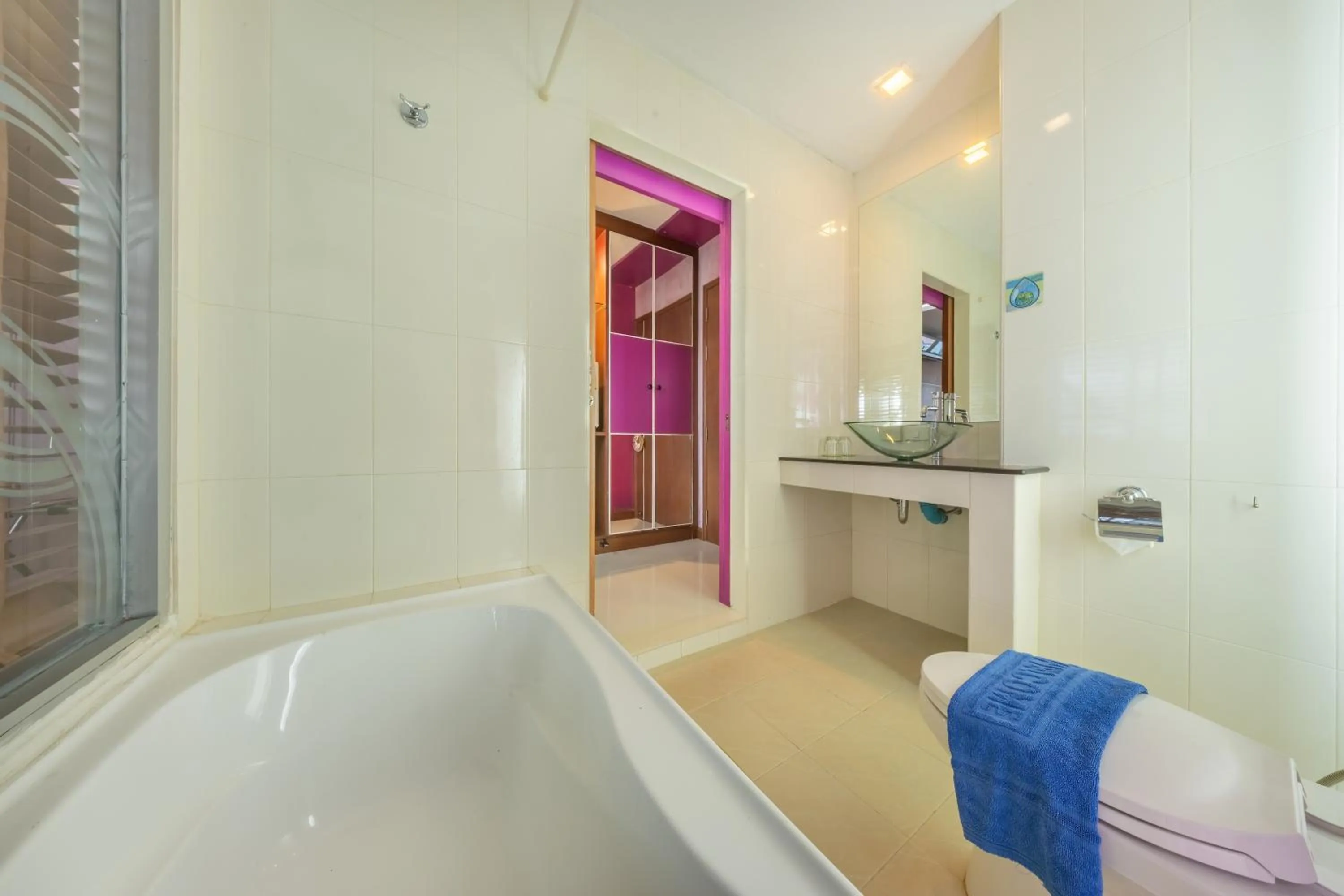 Bath in SHIN Hotel V-ONE Korat