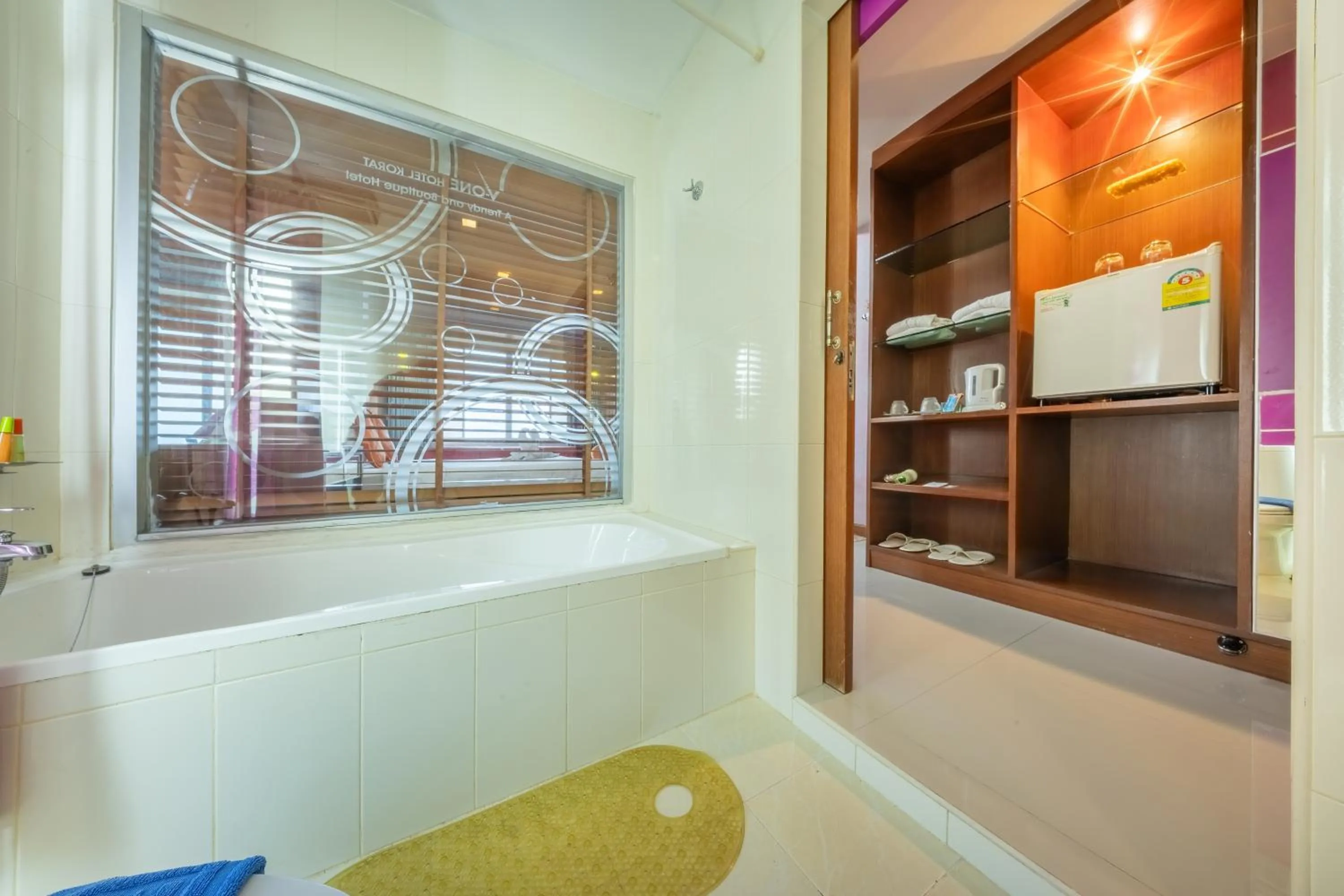 Shower in SHIN Hotel V-ONE Korat