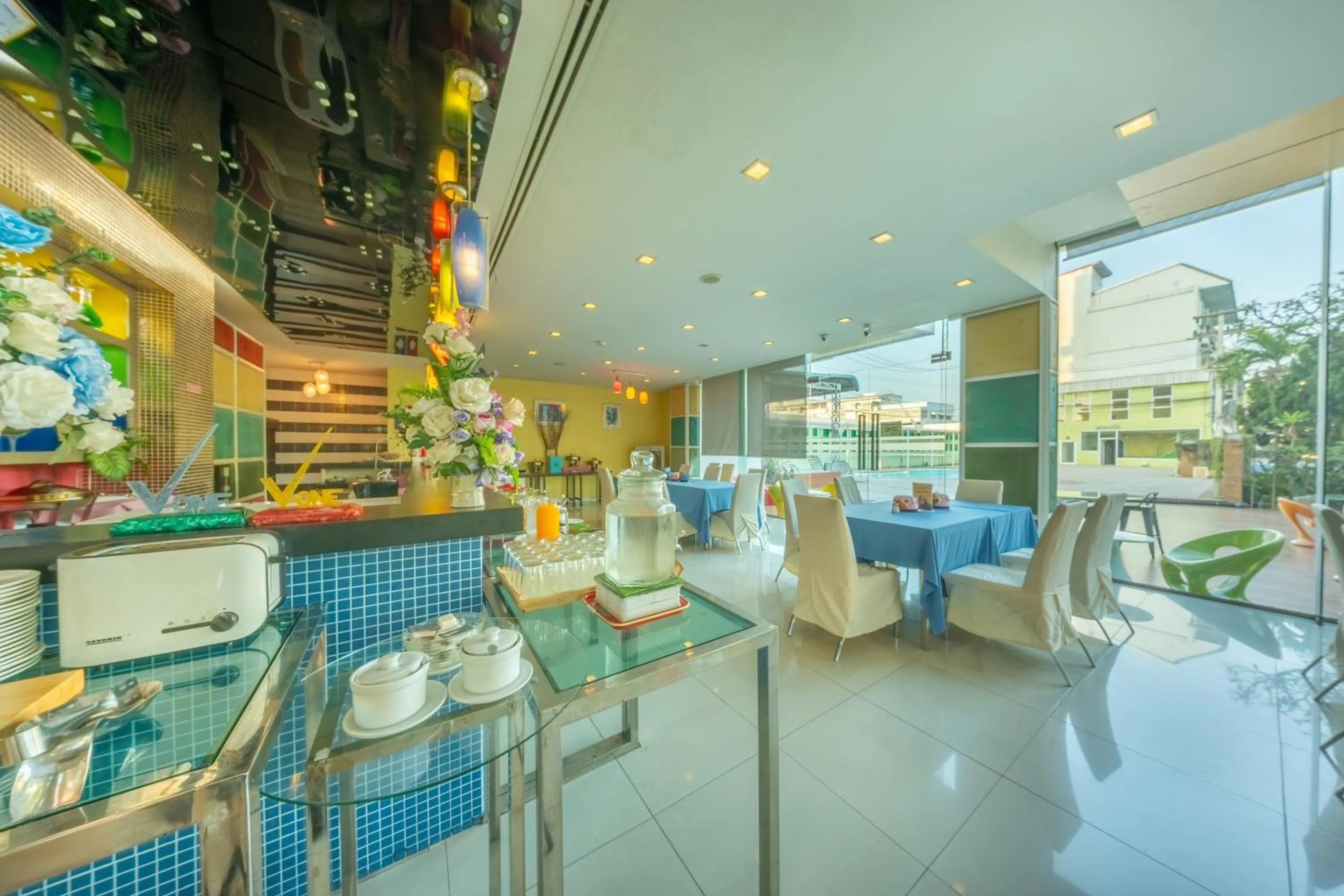 Food and drinks in SHIN Hotel V-ONE Korat