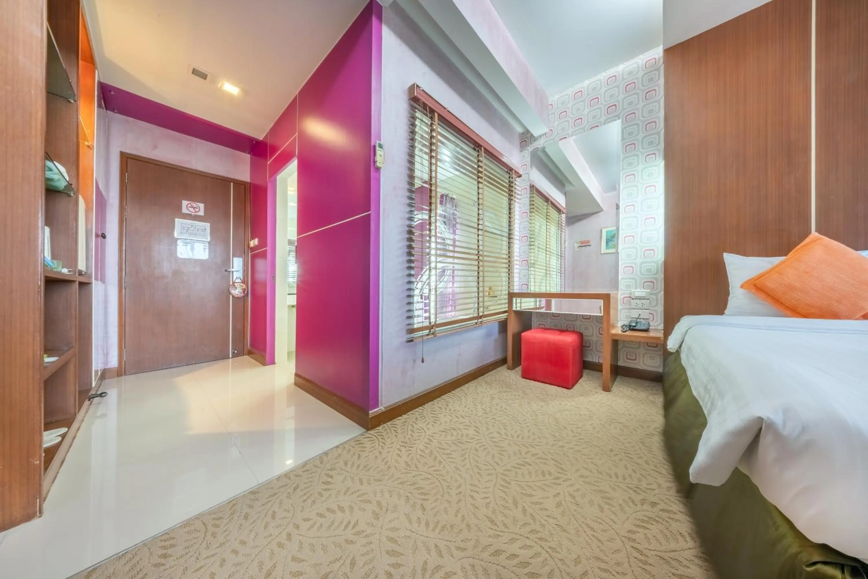 Photo of the whole room, Bed in SHIN Hotel V-ONE Korat