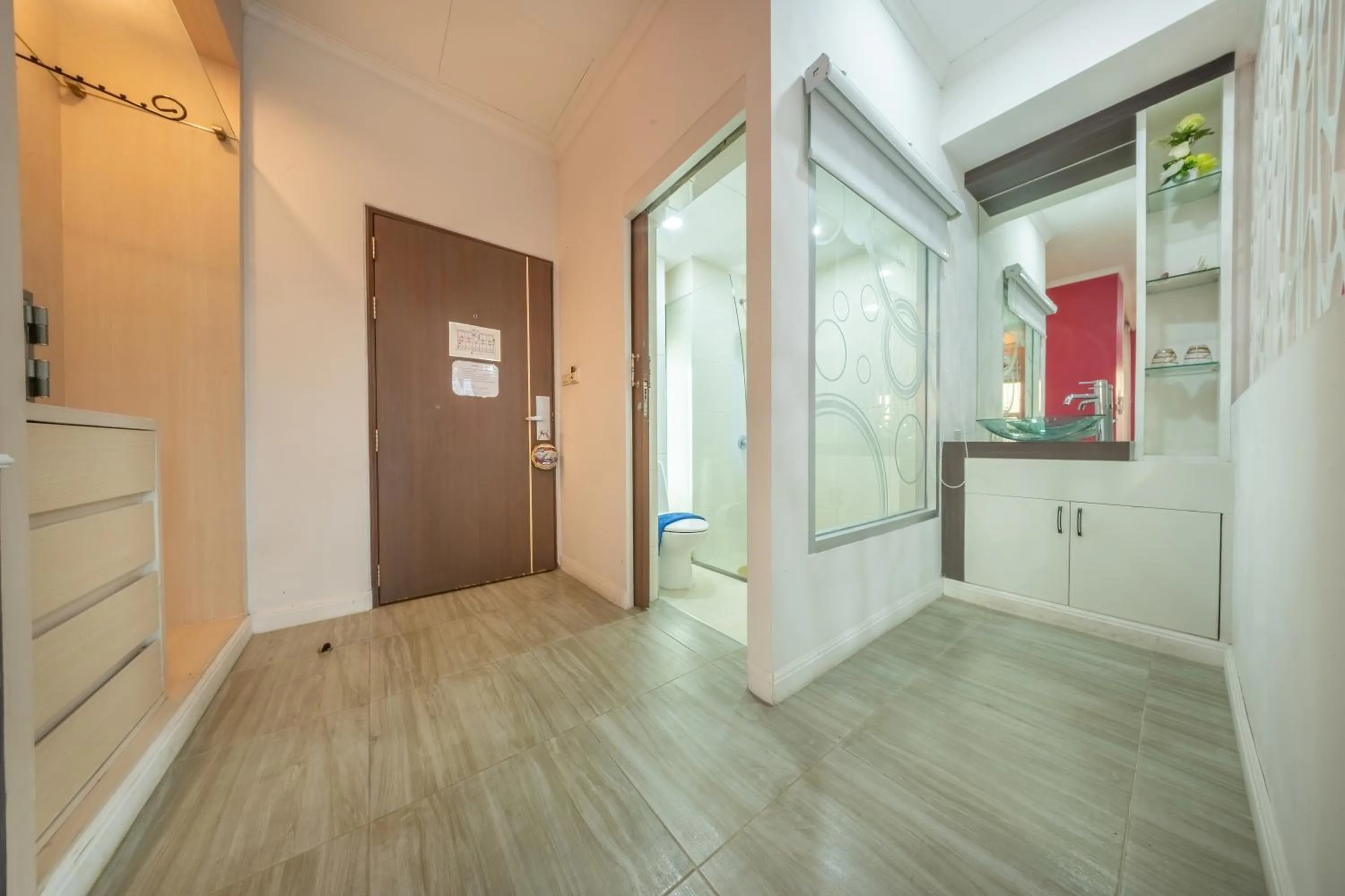 Shower in SHIN Hotel V-ONE Korat