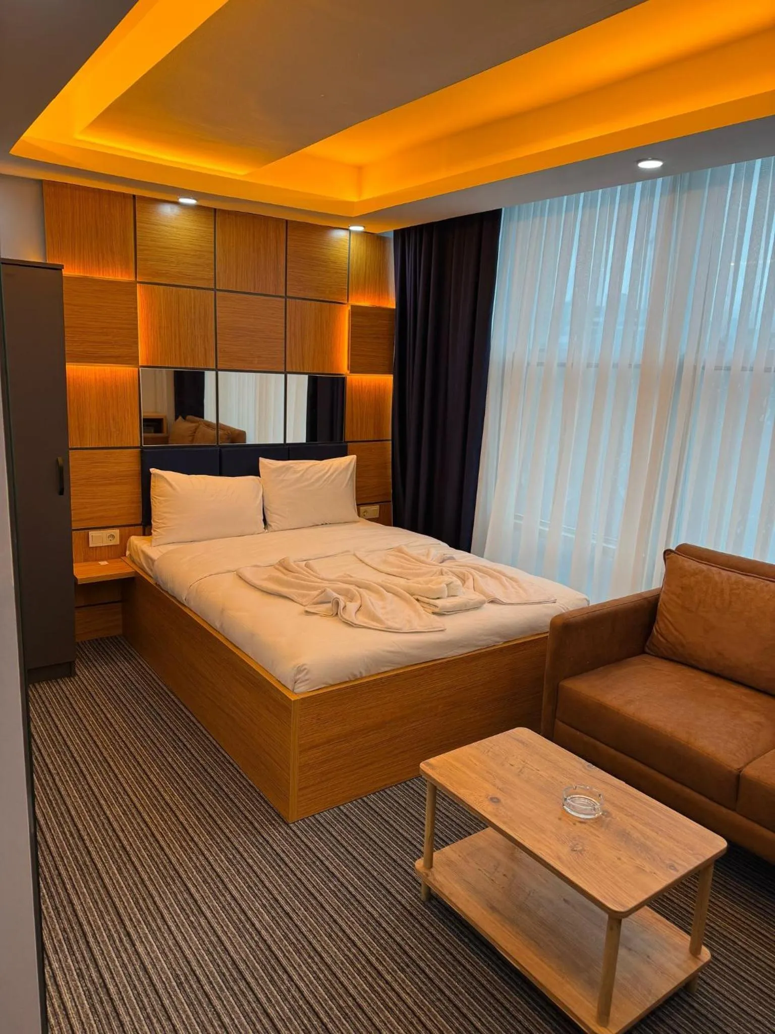 Photo of the whole room, Bed in Premium Palace