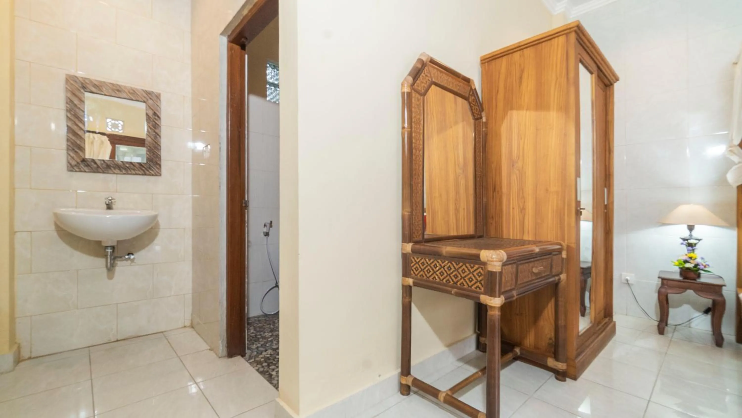 wardrobe in Raka House Accommodation